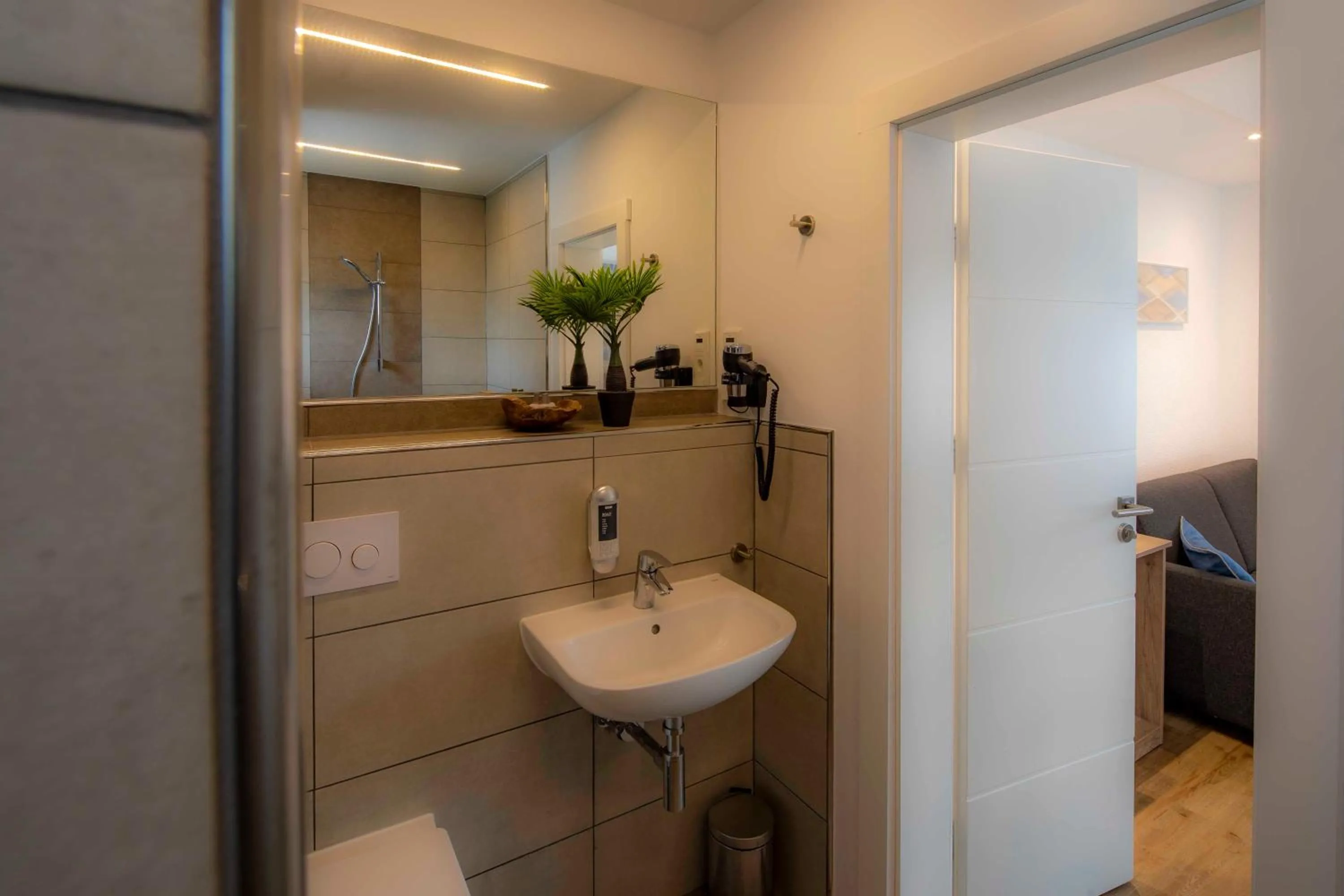 Bathroom in Suite/ Familienzimmer Arnsberg