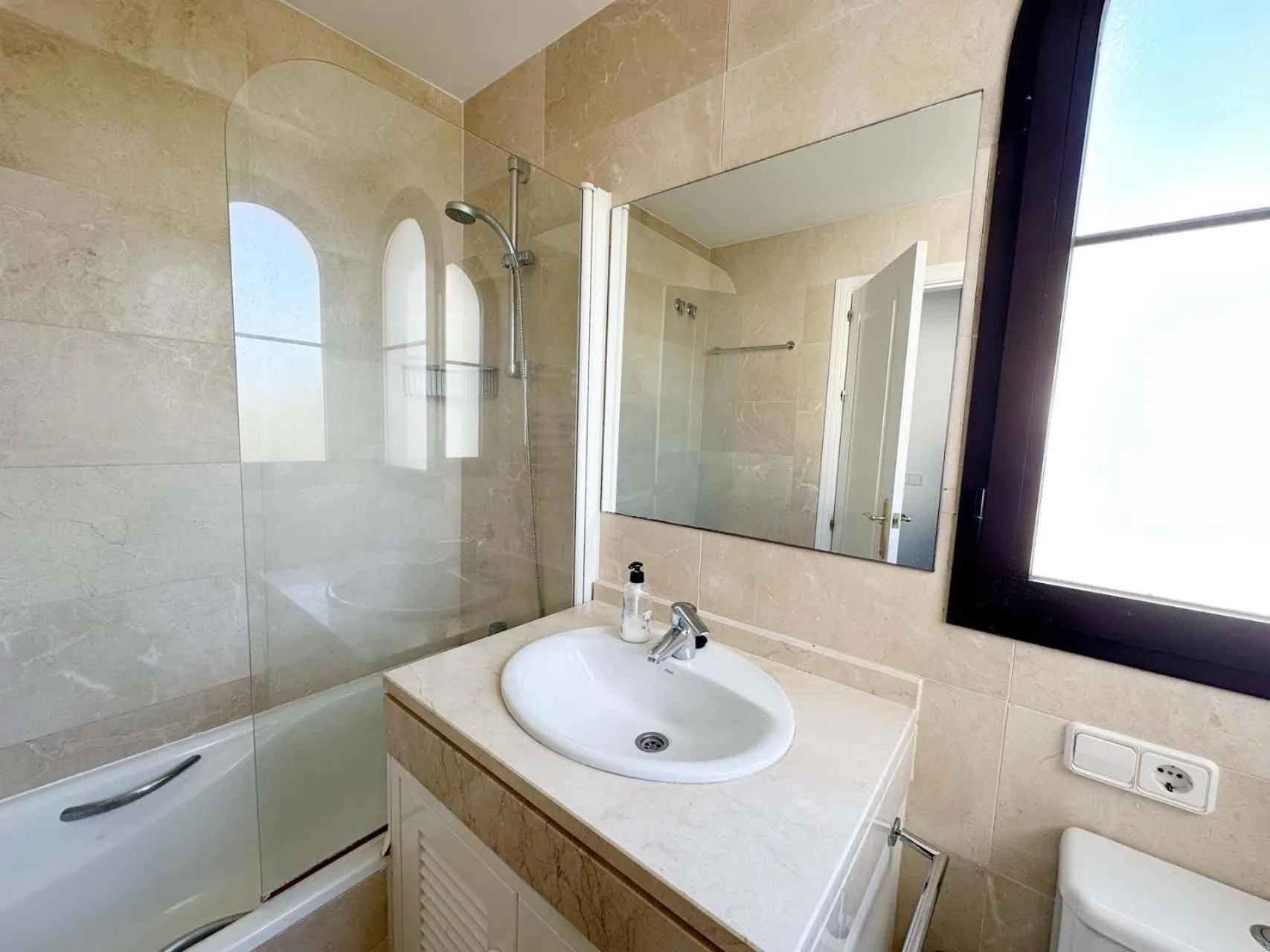 LOS ARQUEROS GOLF APARTMENTS