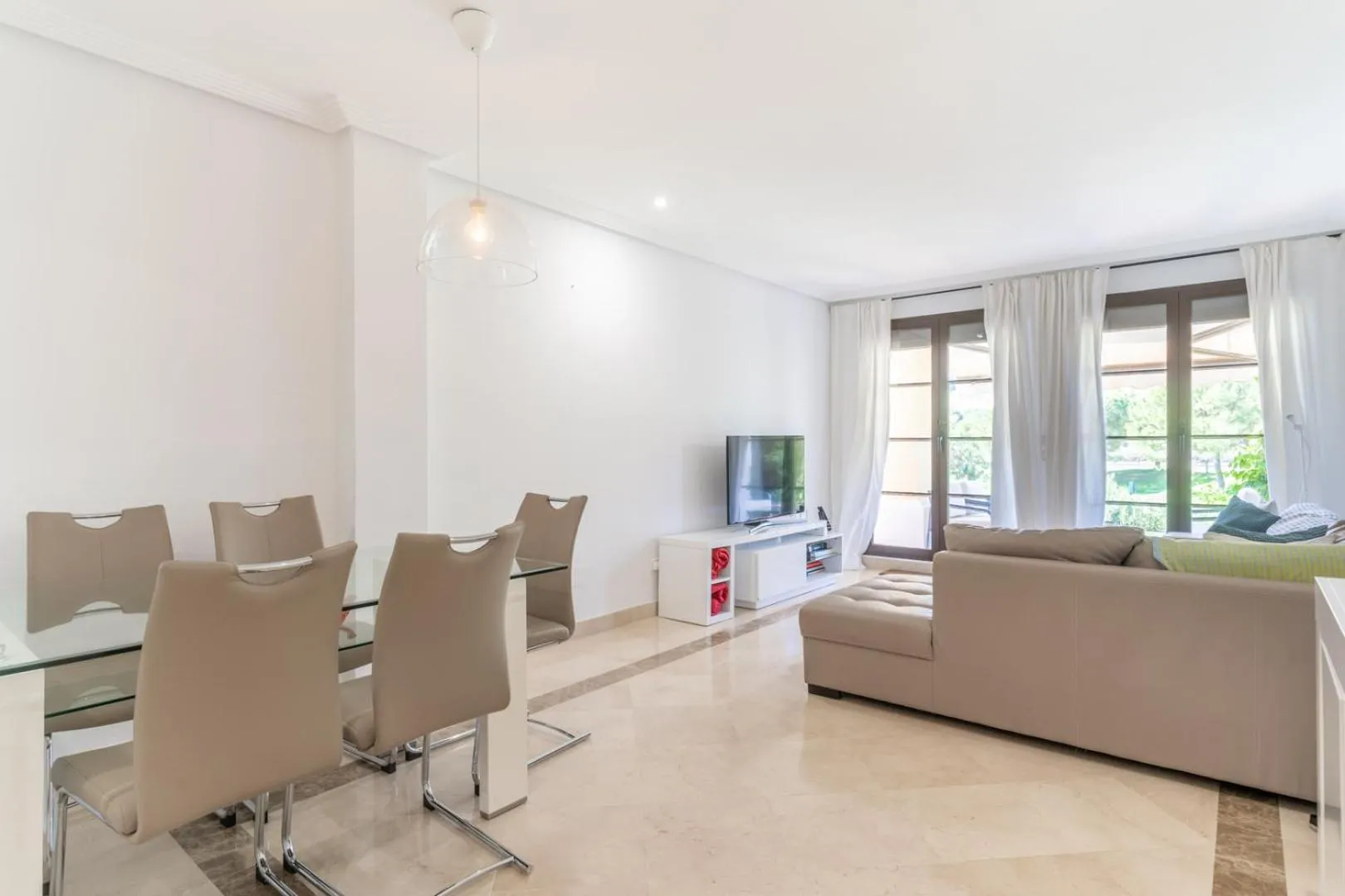 Living room in LOS ARQUEROS GOLF APARTMENTS
