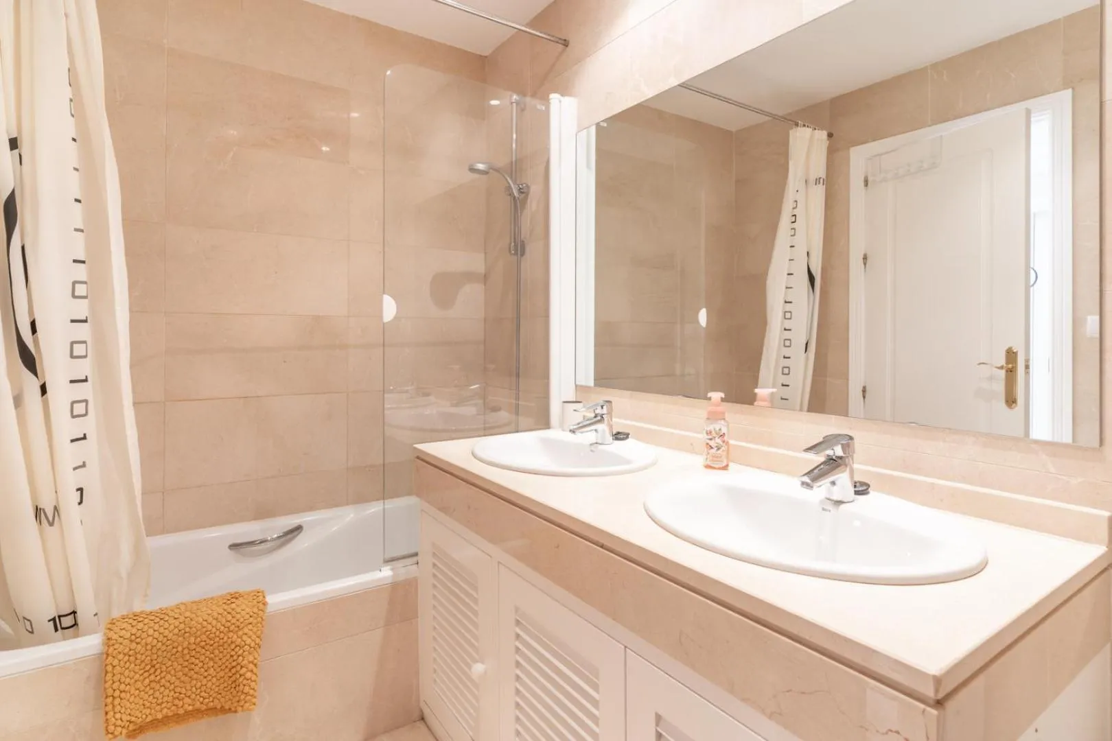 Bathroom in LOS ARQUEROS GOLF APARTMENTS