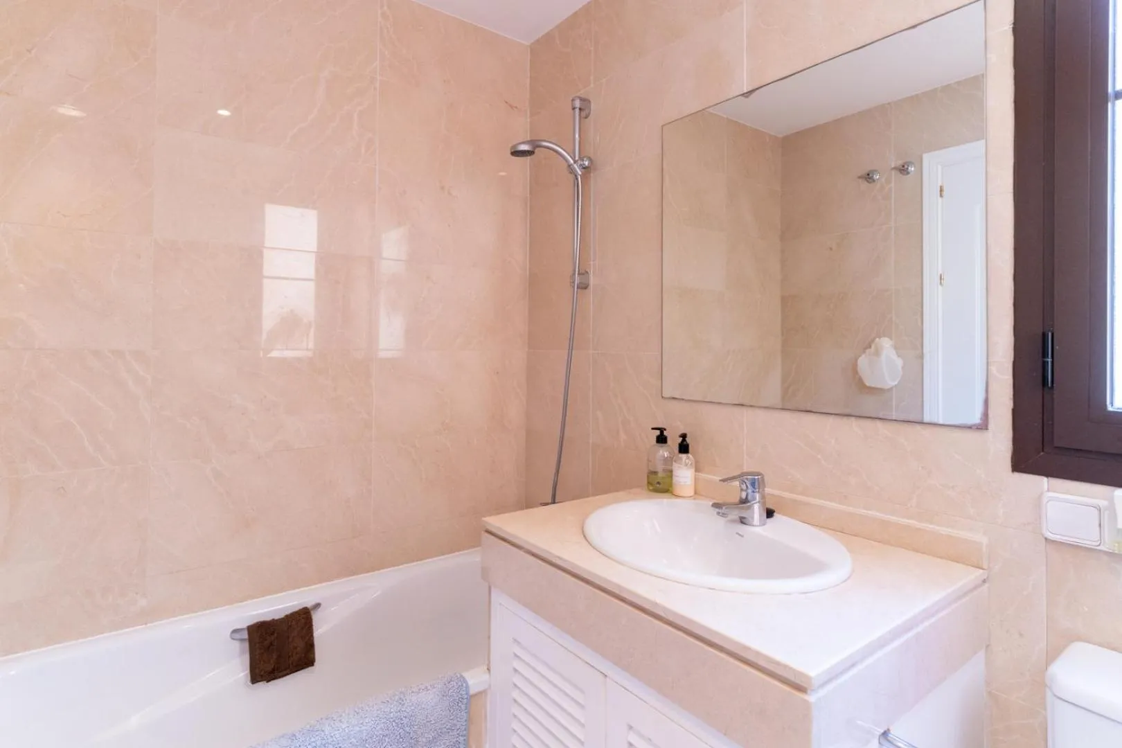 Bathroom in LOS ARQUEROS GOLF APARTMENTS