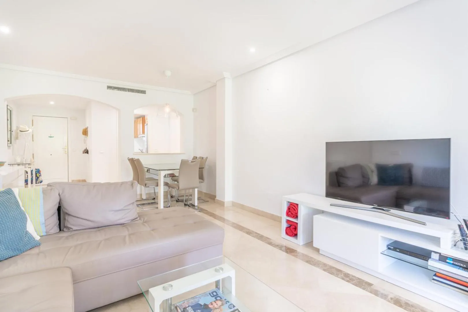 Living room in LOS ARQUEROS GOLF APARTMENTS
