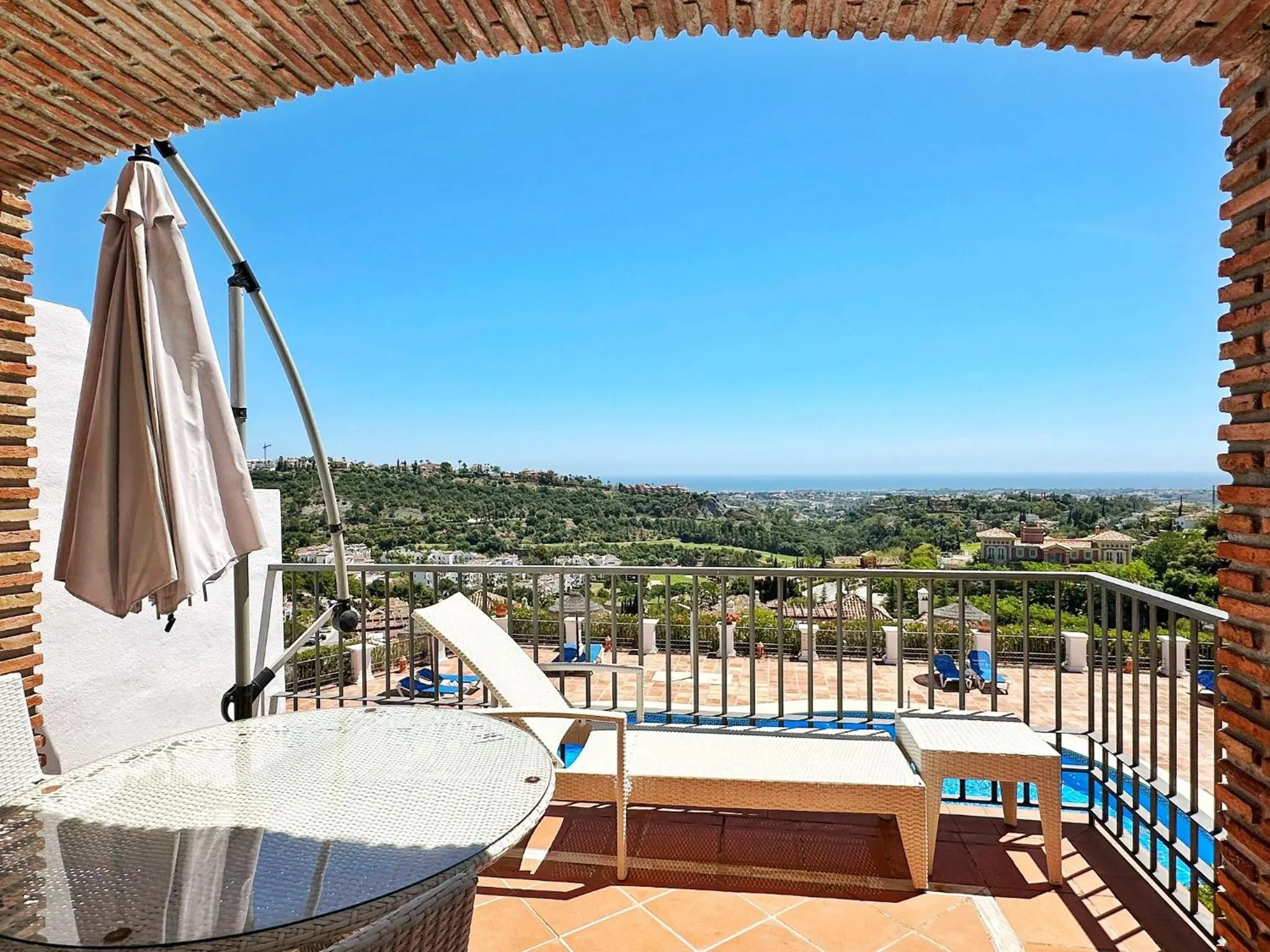 LOS ARQUEROS GOLF APARTMENTS