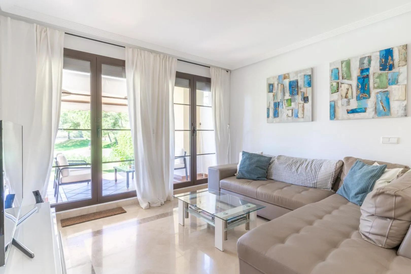 Living room in LOS ARQUEROS GOLF APARTMENTS
