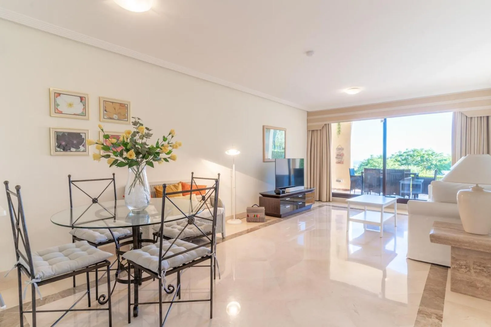 Living room in LOS ARQUEROS GOLF APARTMENTS