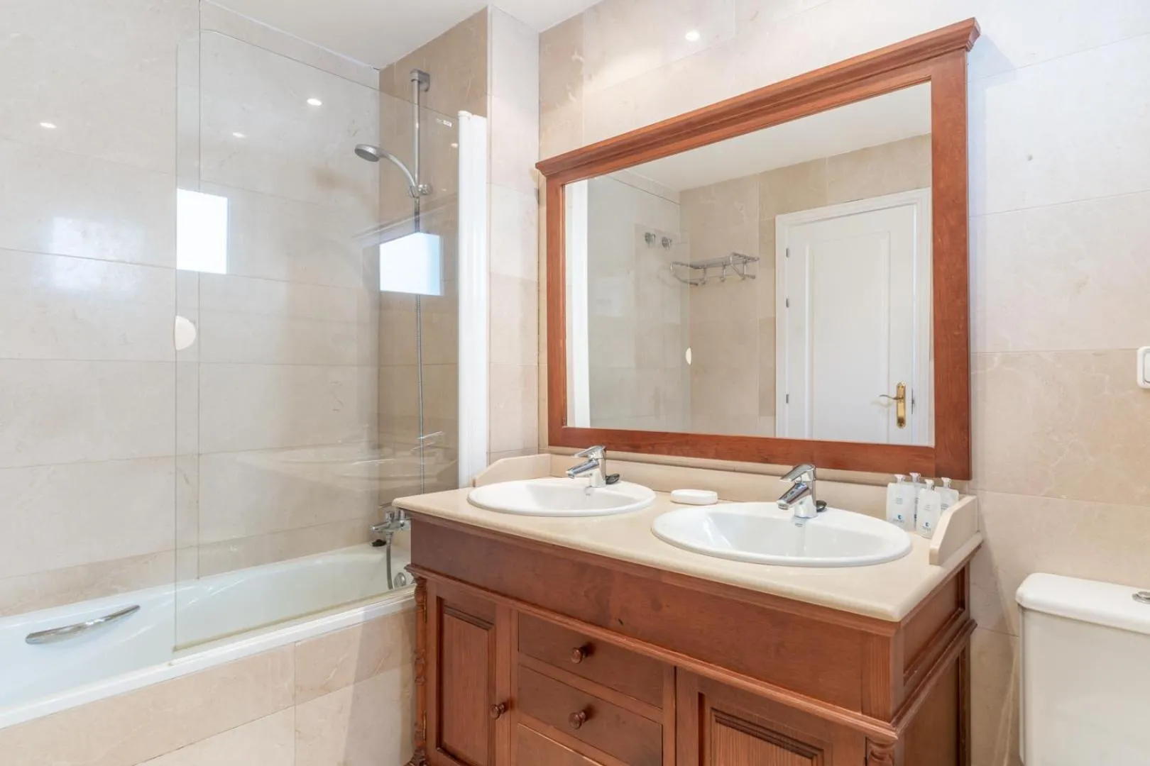 Bathroom in LOS ARQUEROS GOLF APARTMENTS