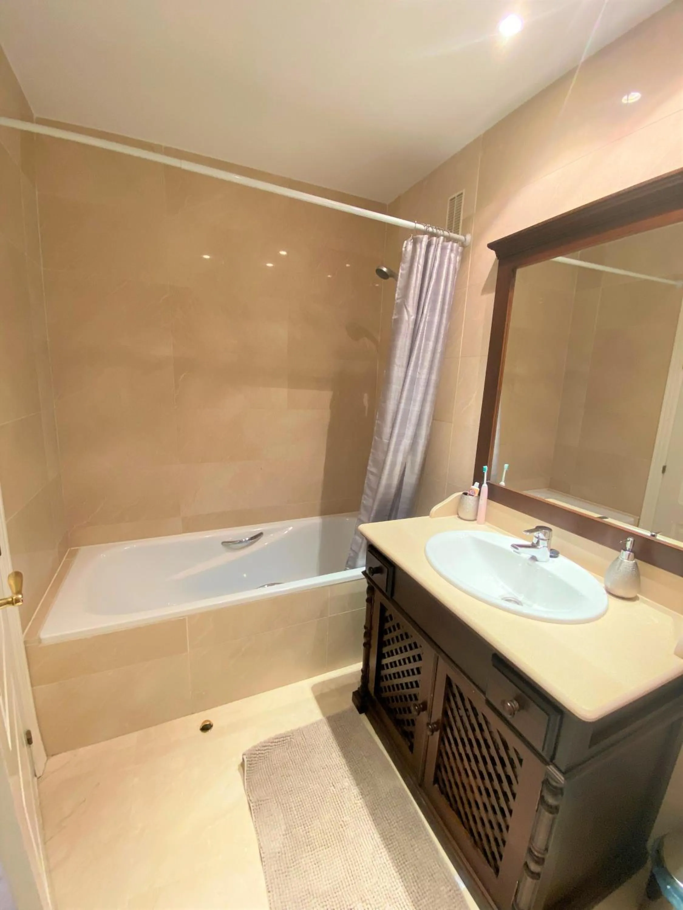 Bathroom in LOS ARQUEROS GOLF APARTMENTS