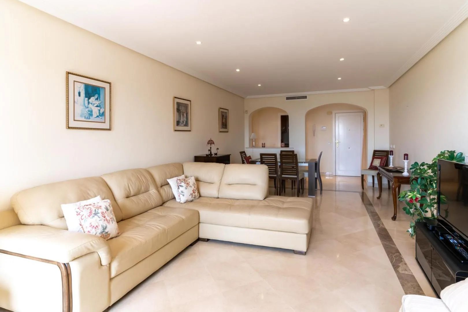 Living room in LOS ARQUEROS GOLF APARTMENTS