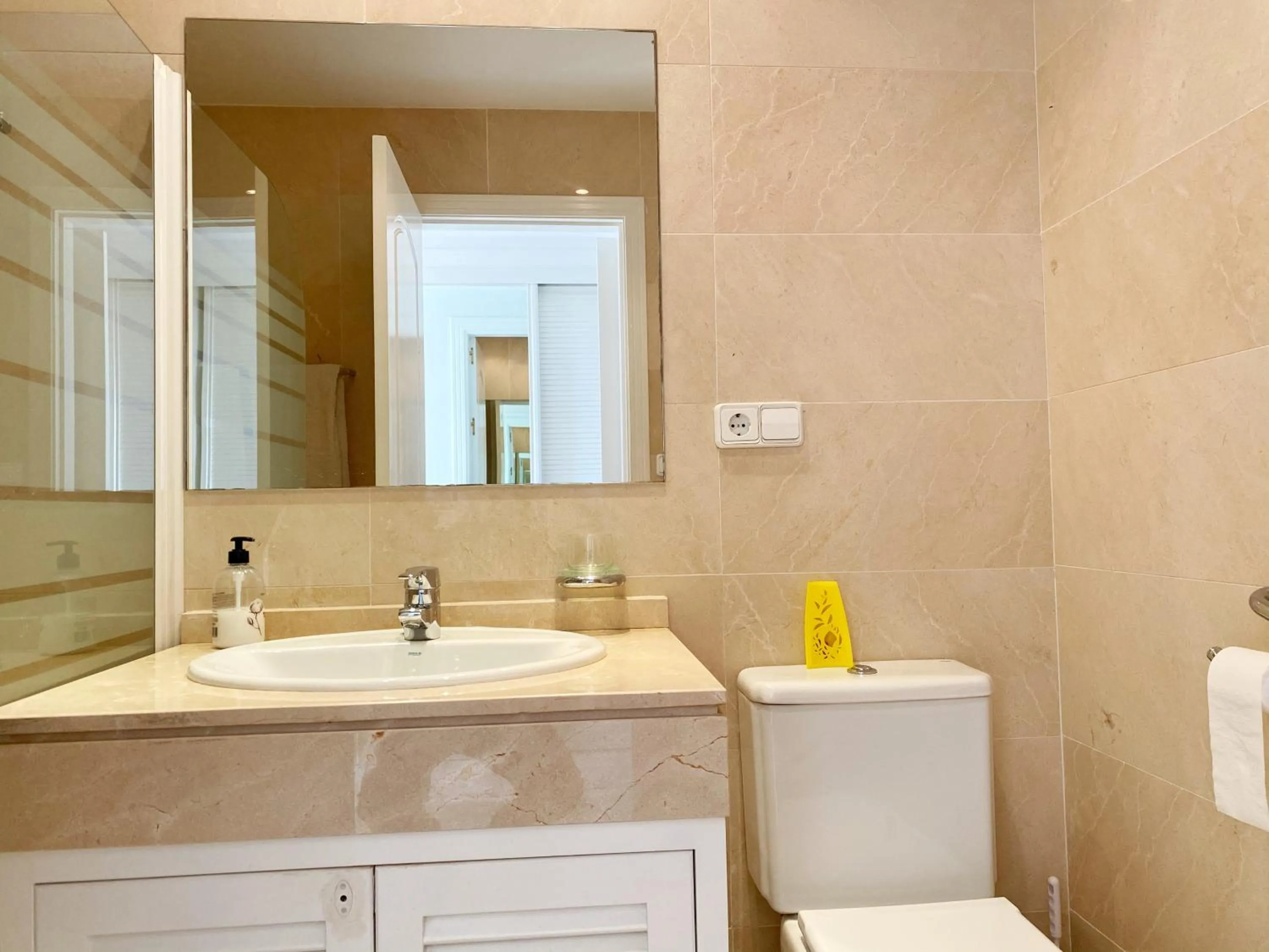 Bathroom in LOS ARQUEROS GOLF APARTMENTS