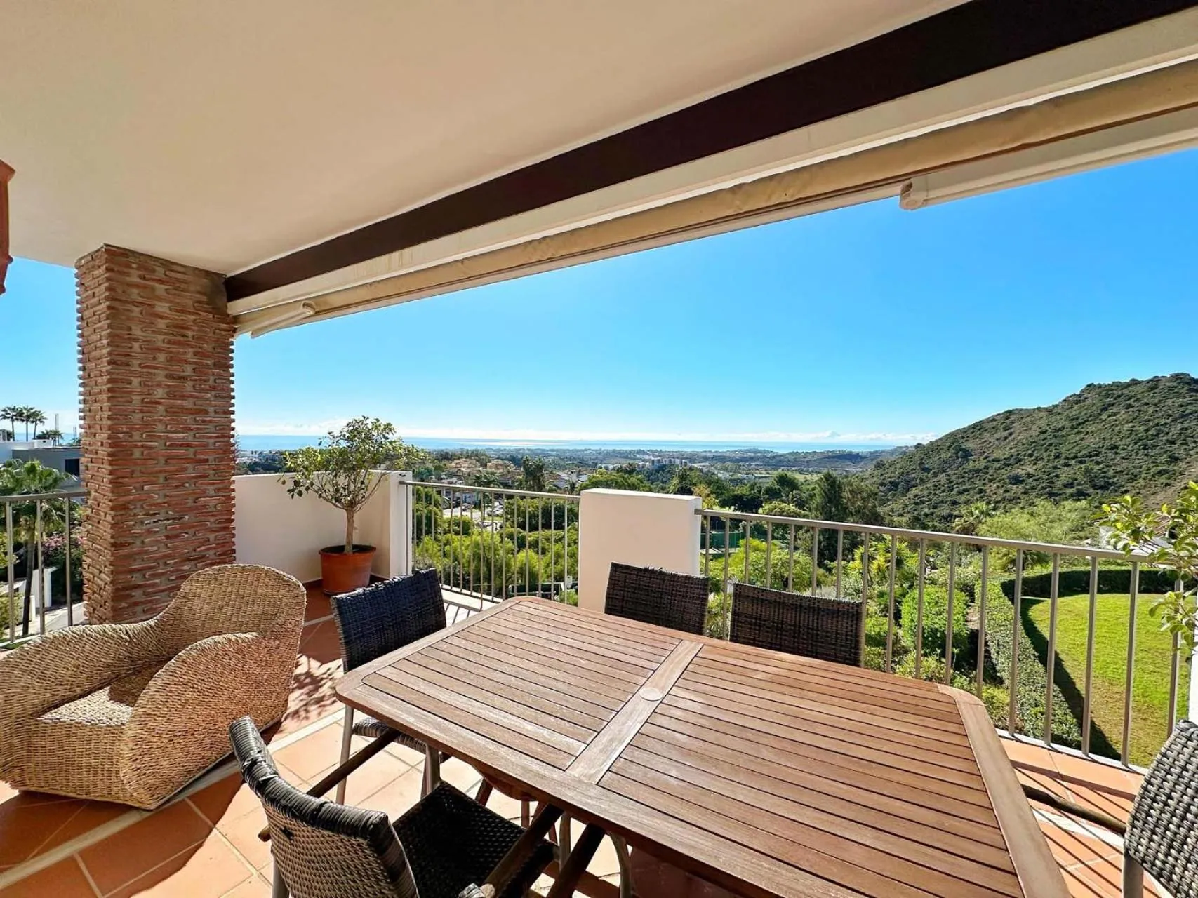 LOS ARQUEROS GOLF APARTMENTS