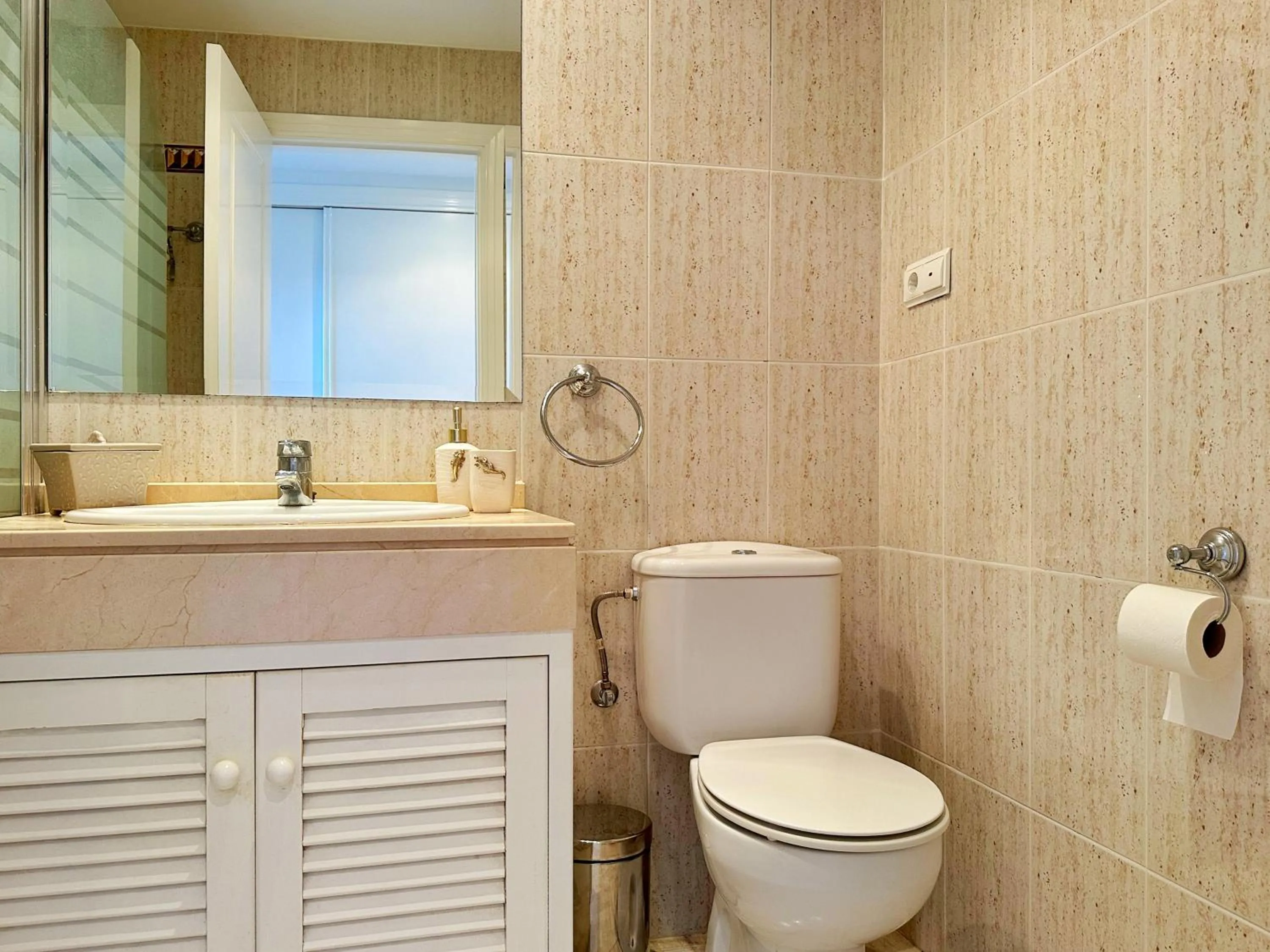 Bathroom in LOS ARQUEROS GOLF APARTMENTS
