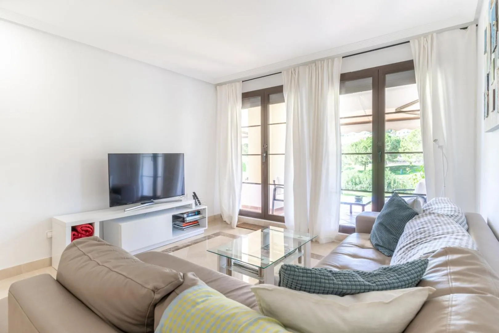 Living room in LOS ARQUEROS GOLF APARTMENTS