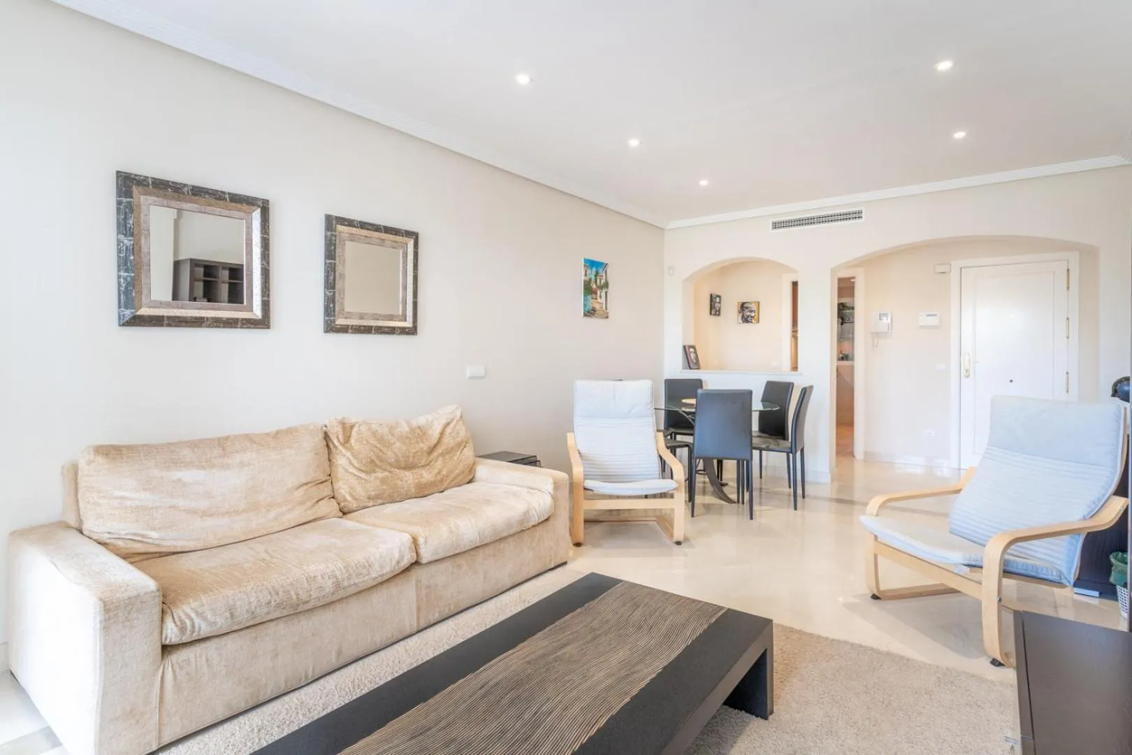 Living room in LOS ARQUEROS GOLF APARTMENTS