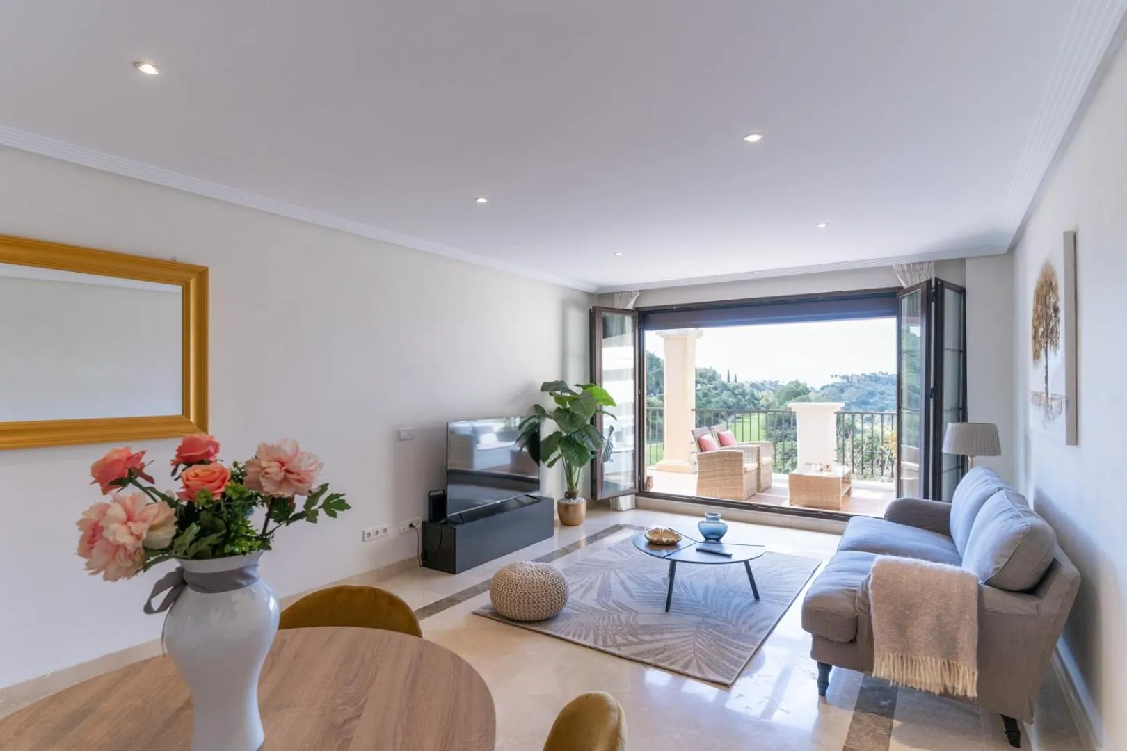 Living room in LOS ARQUEROS GOLF APARTMENTS