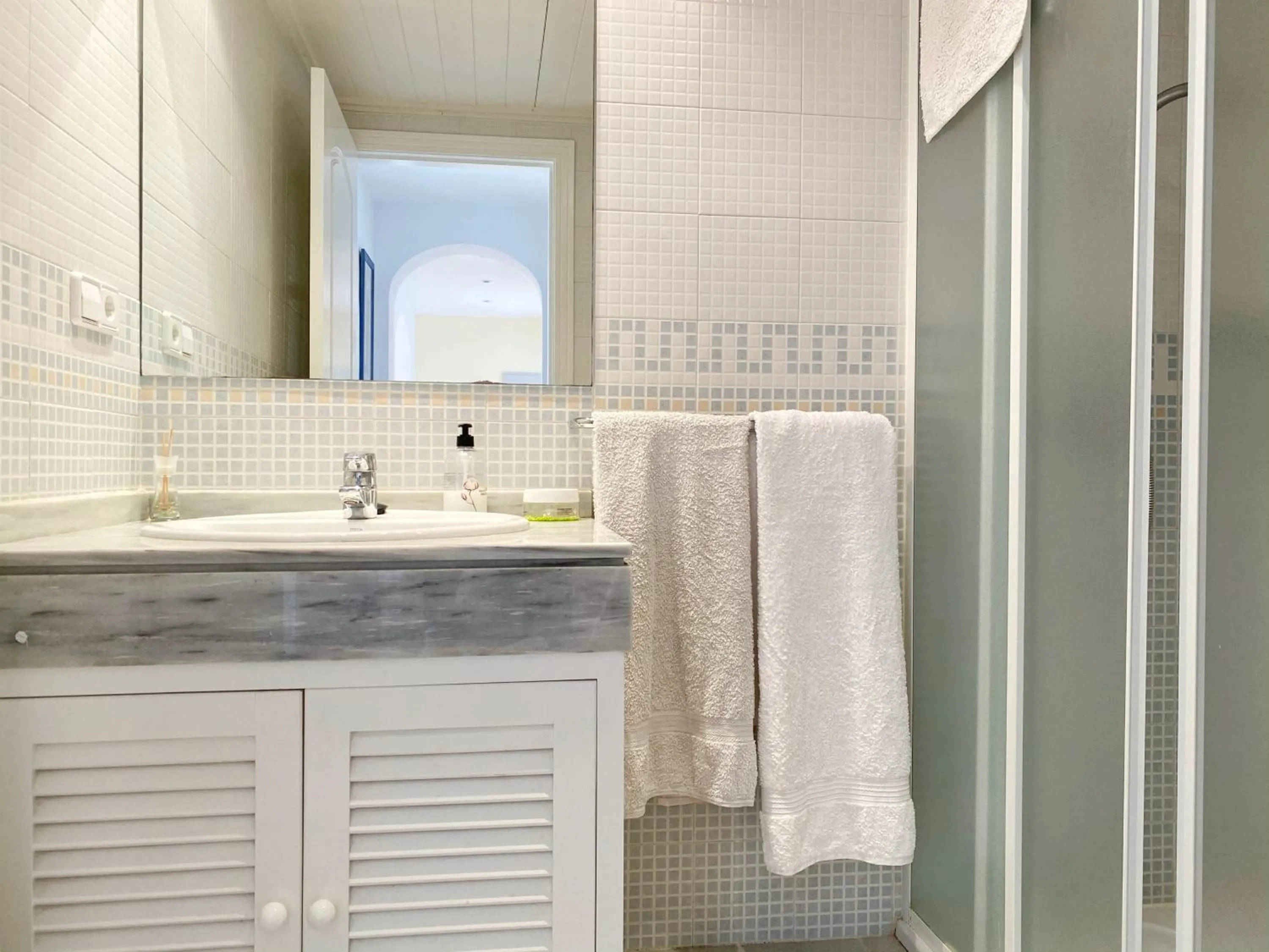 Bathroom in LOS ARQUEROS GOLF APARTMENTS