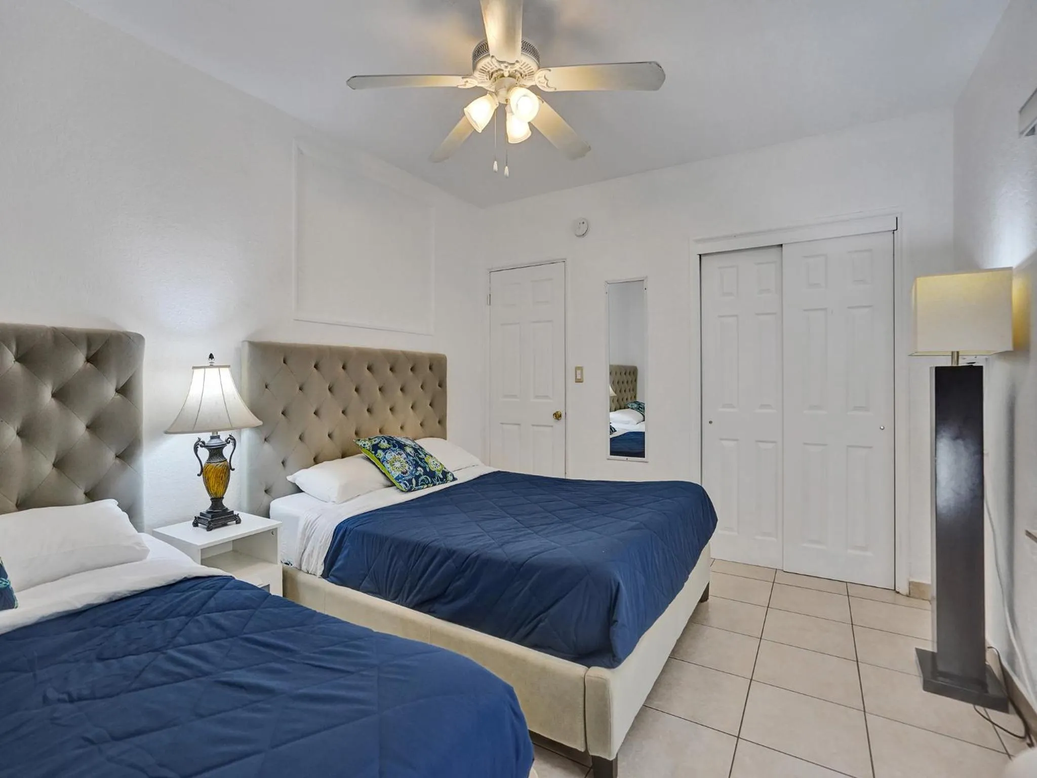 Bed in Beach Tide Motel