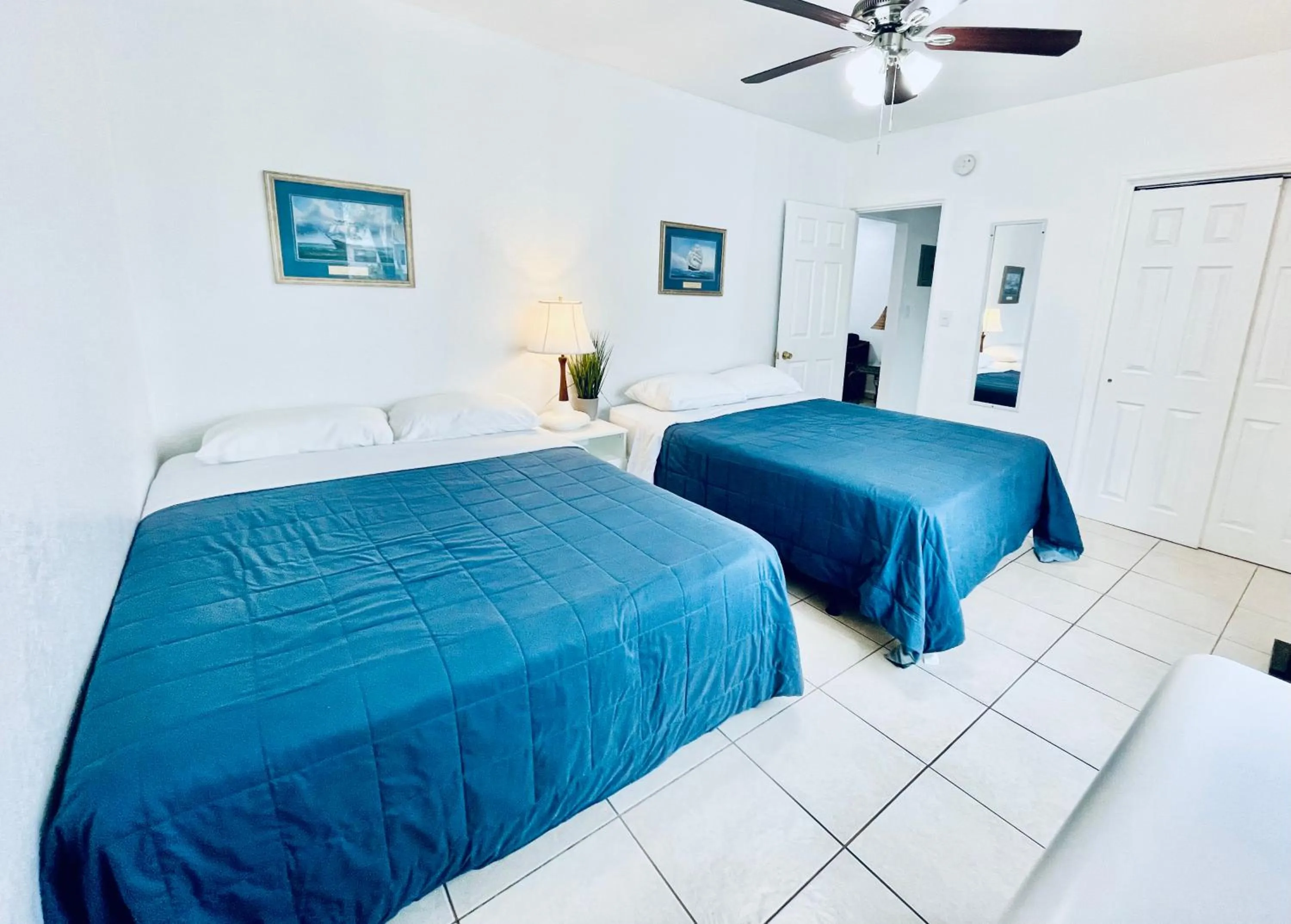 Bed in Beach Tide Motel