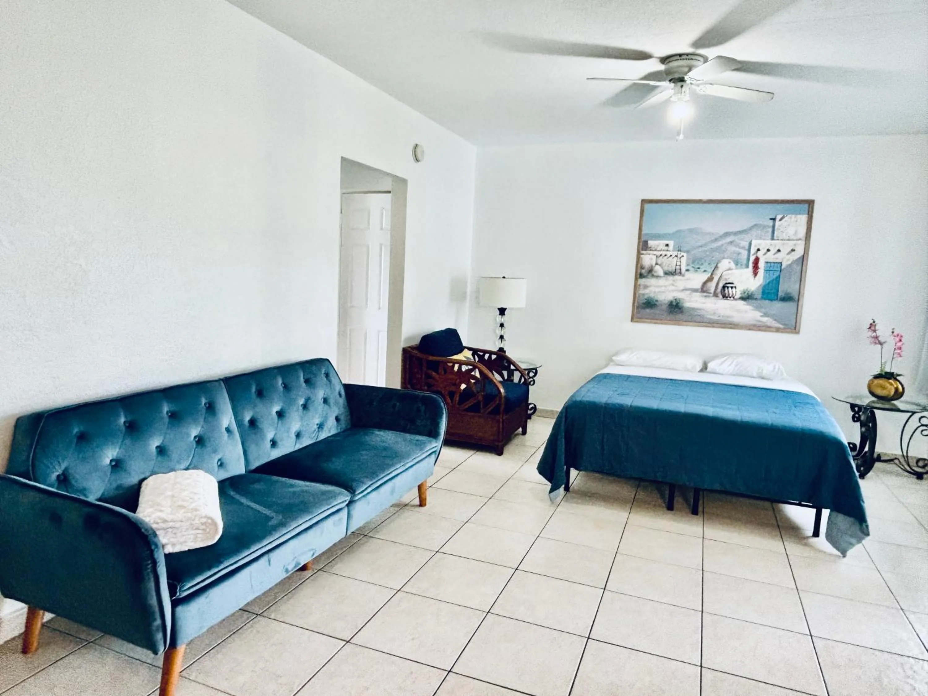 Bed in Beach Tide Motel