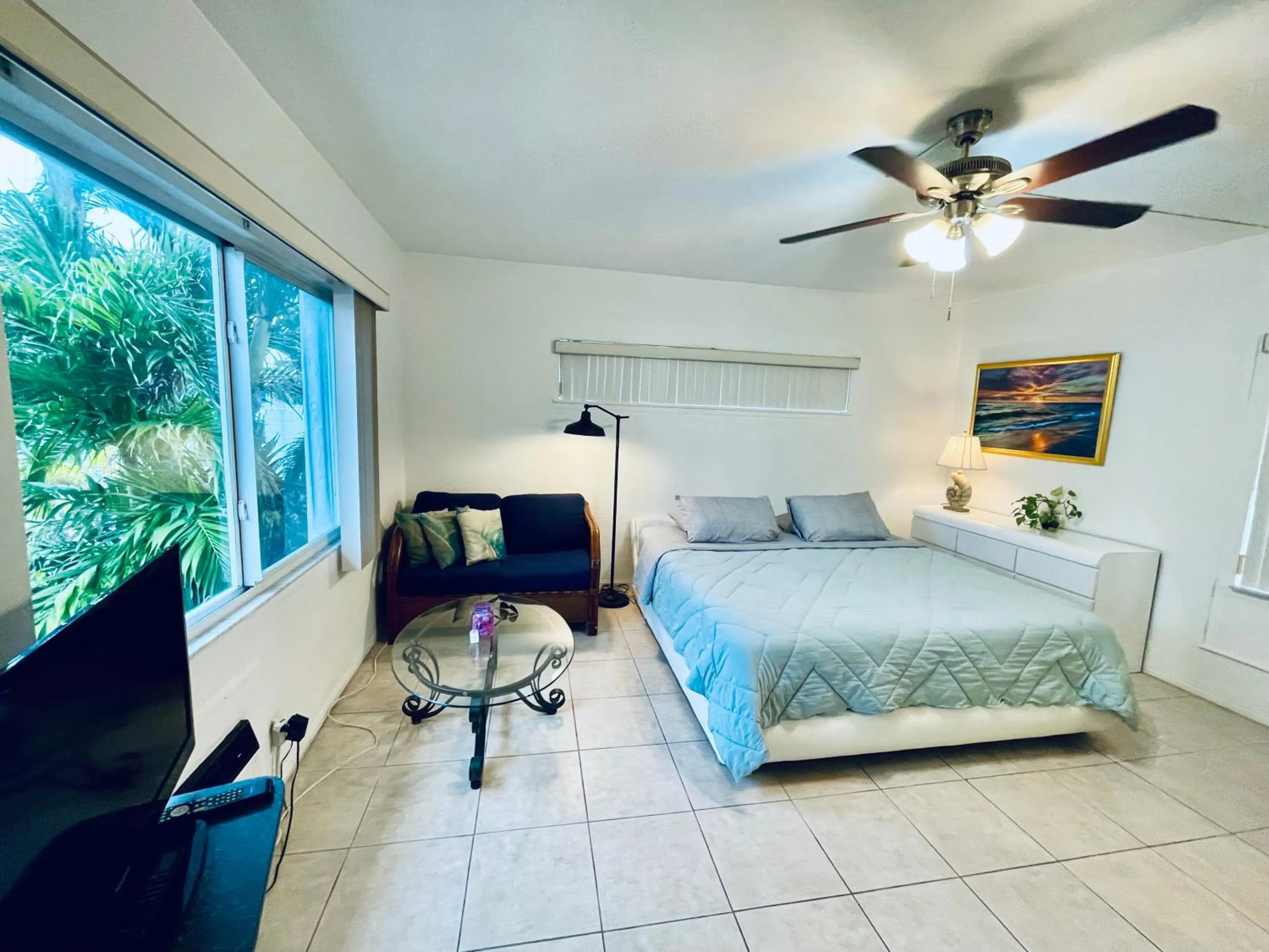 Bed in Beach Tide Motel