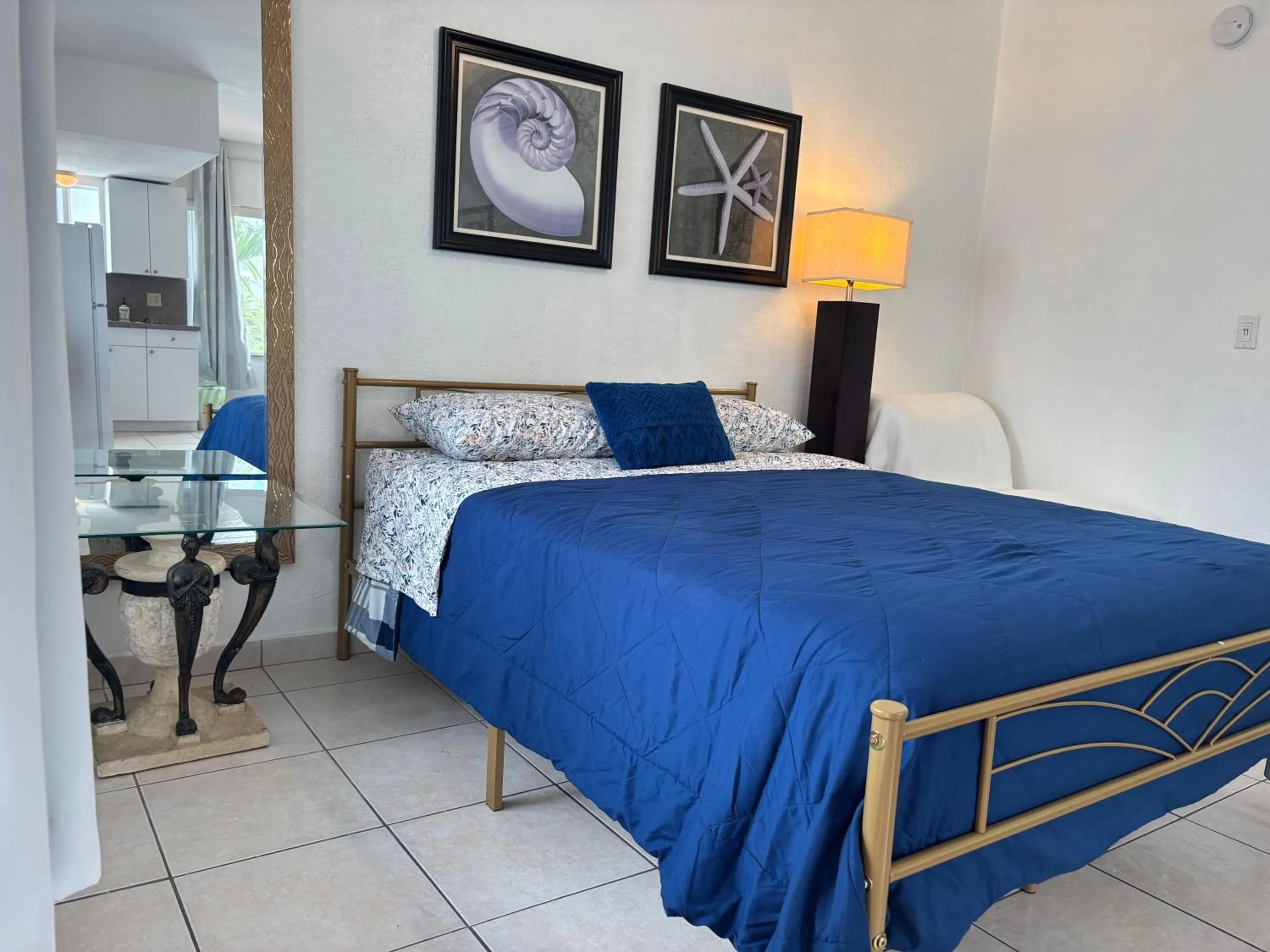 Bed in Beach Tide Motel