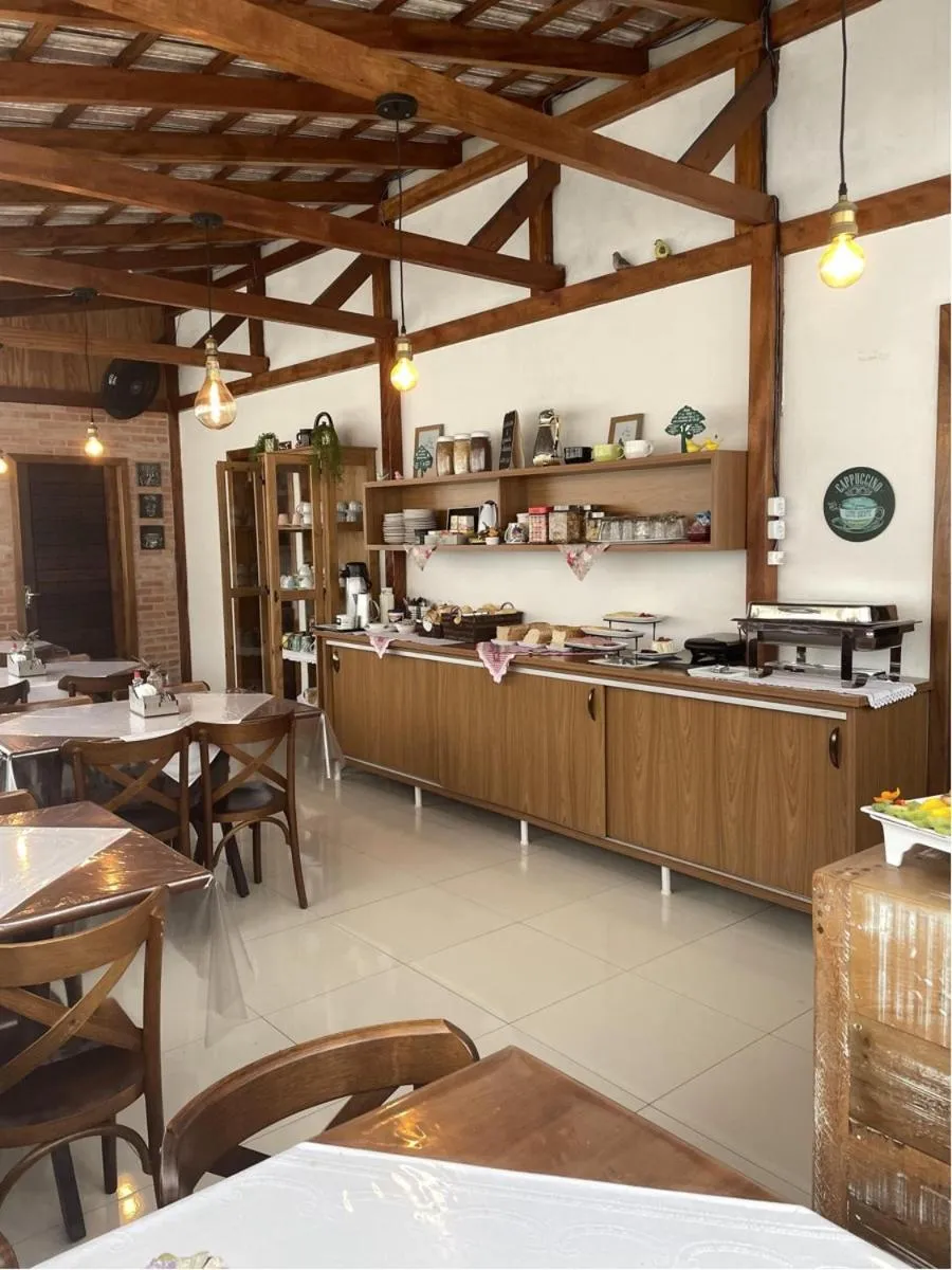 Buffet breakfast in Pousada Rota do Sol