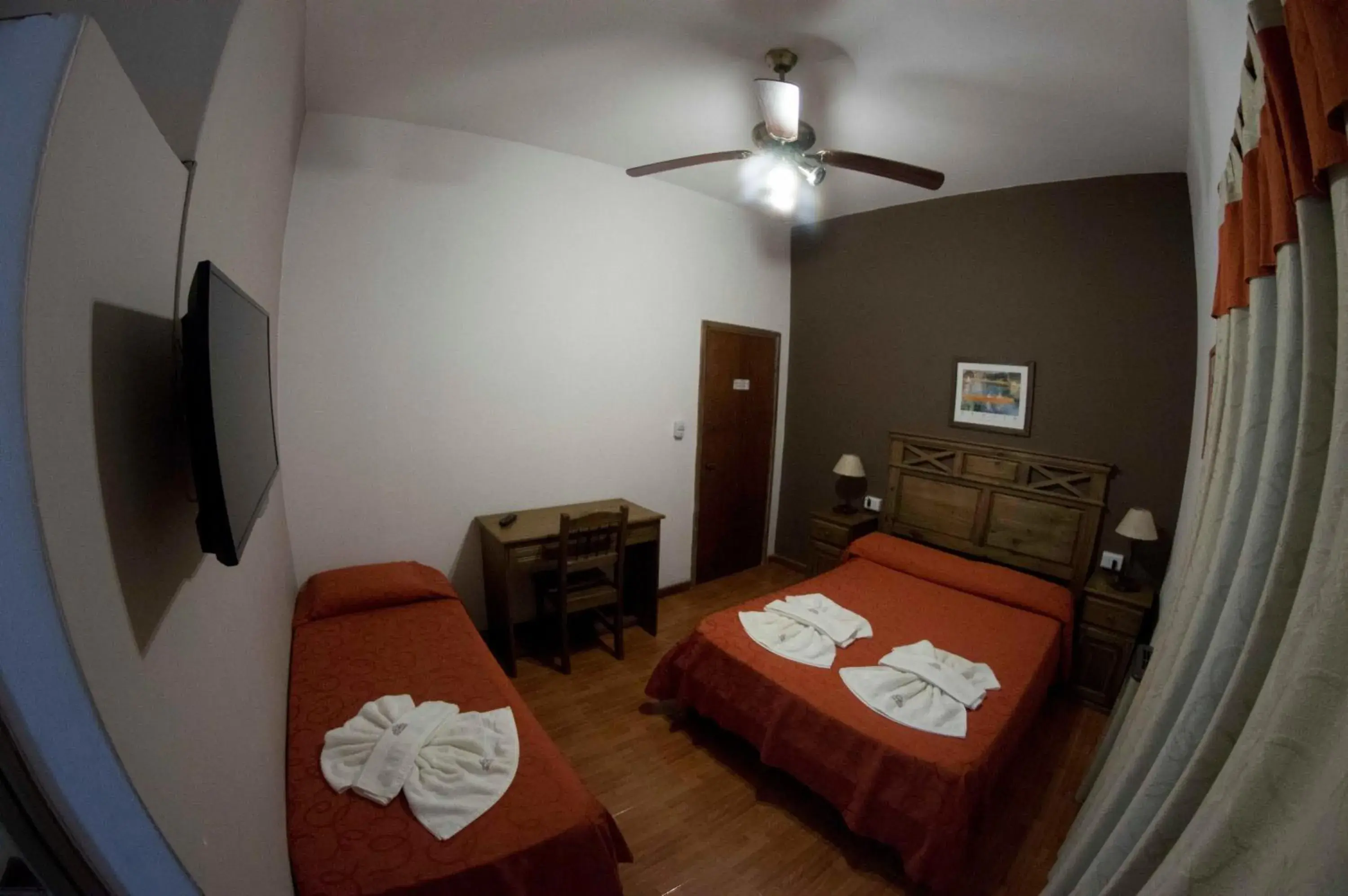 Triple Room in Hotel Gloria Triple Room in Hotel Gloria