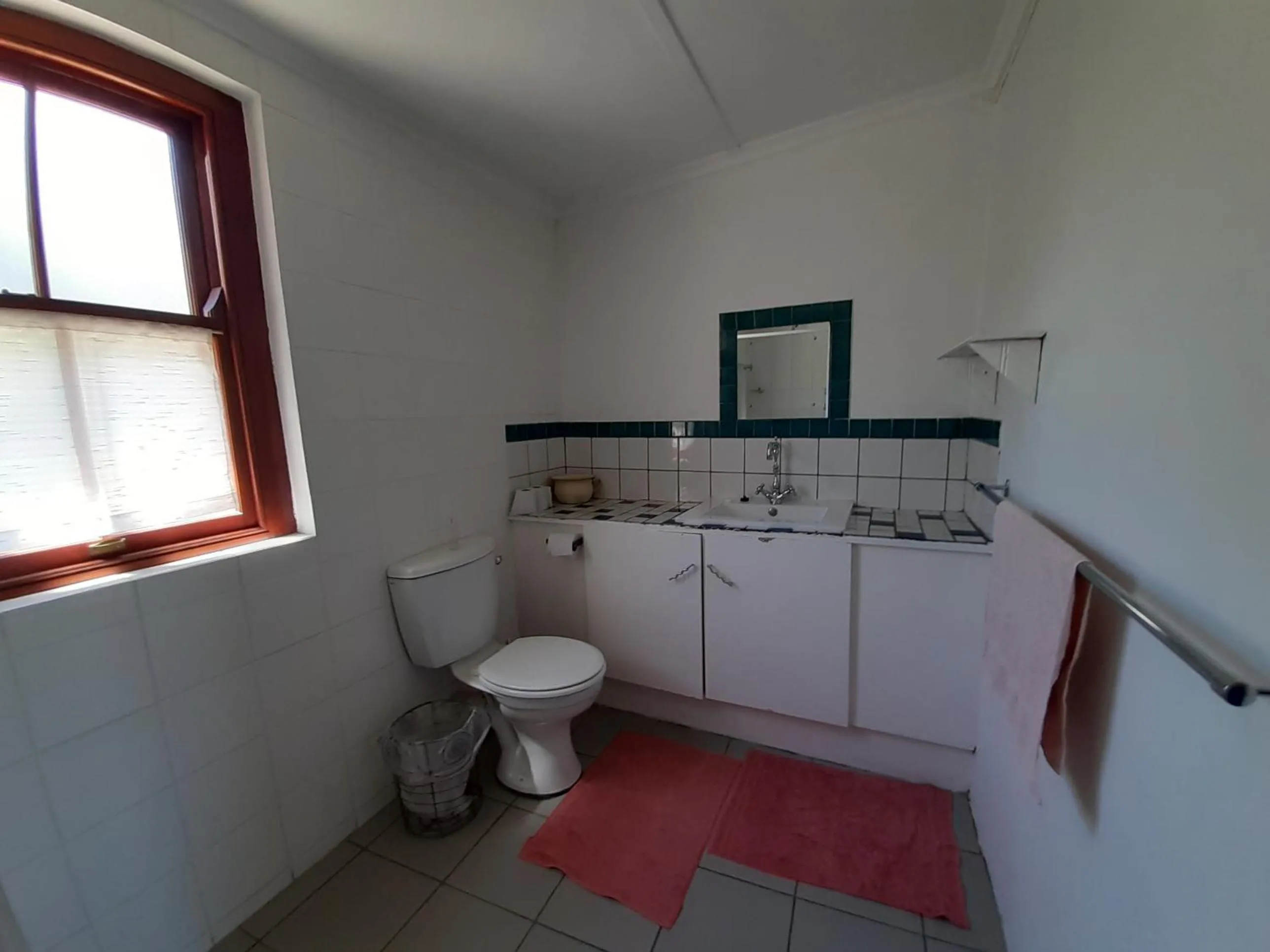 Bathroom in The Owlhouse Backpackers