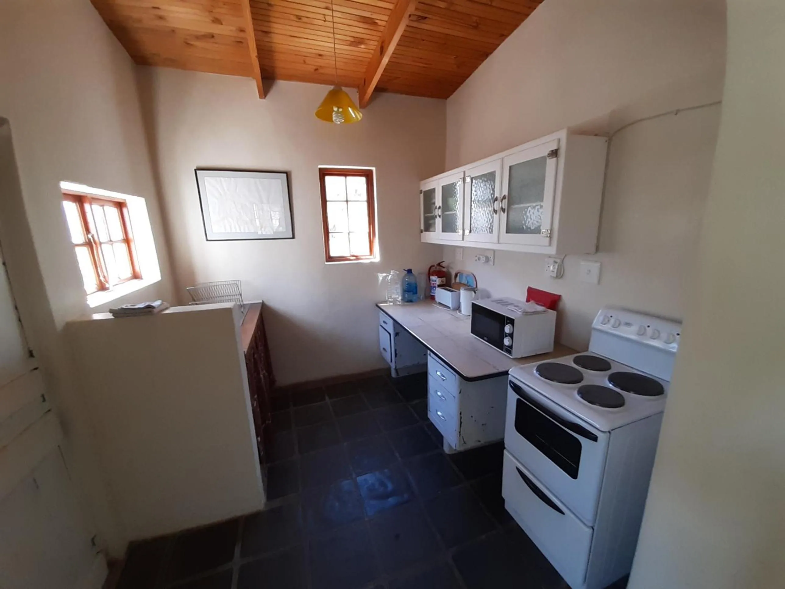 Kitchen or kitchenette in The Owlhouse Backpackers