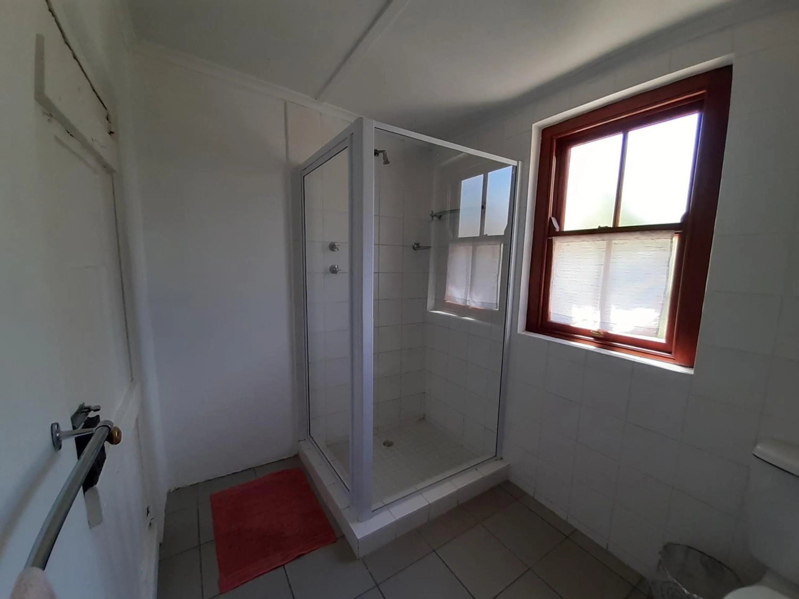 Bathroom in The Owlhouse Backpackers