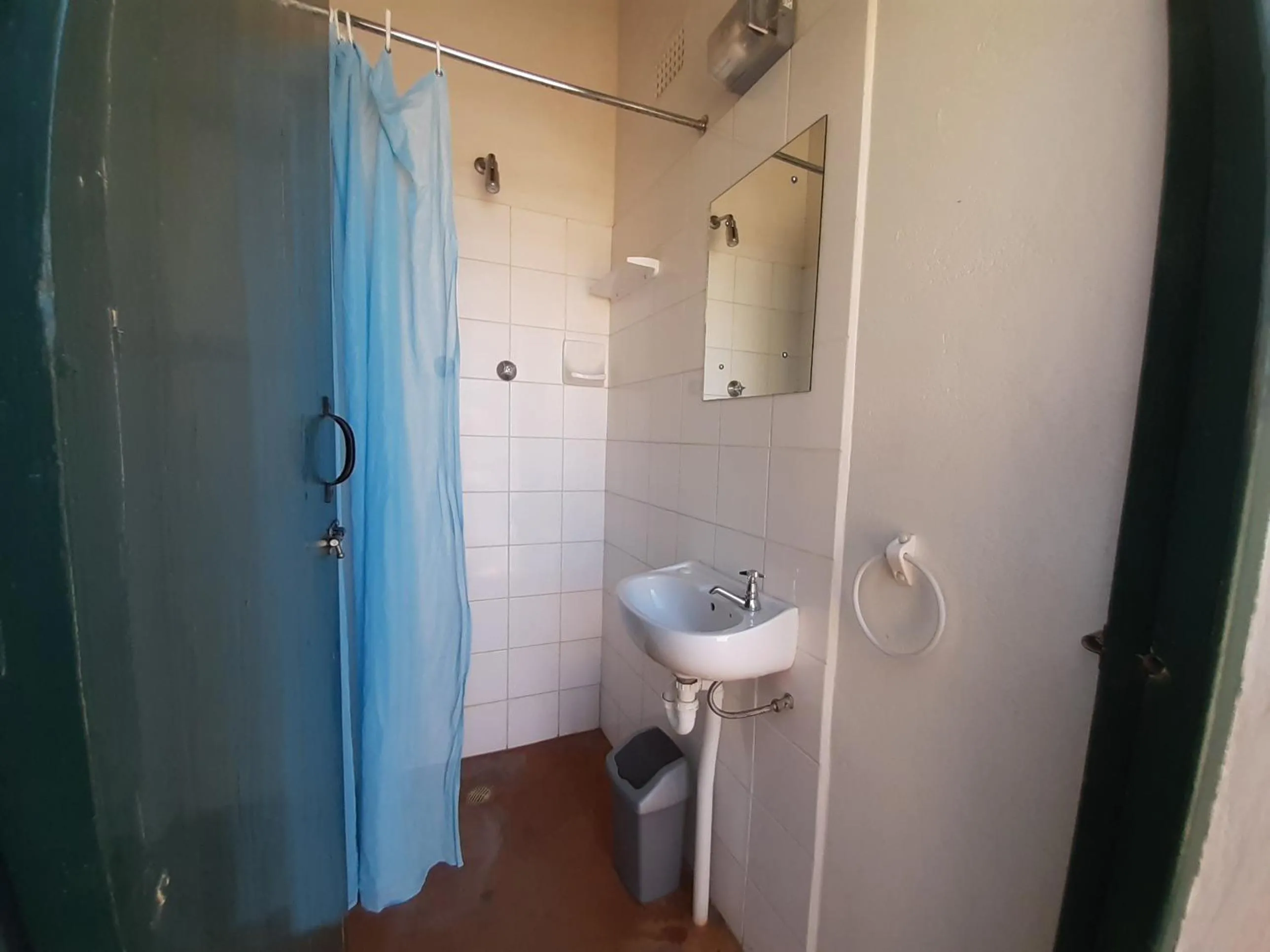 Bathroom in The Owlhouse Backpackers