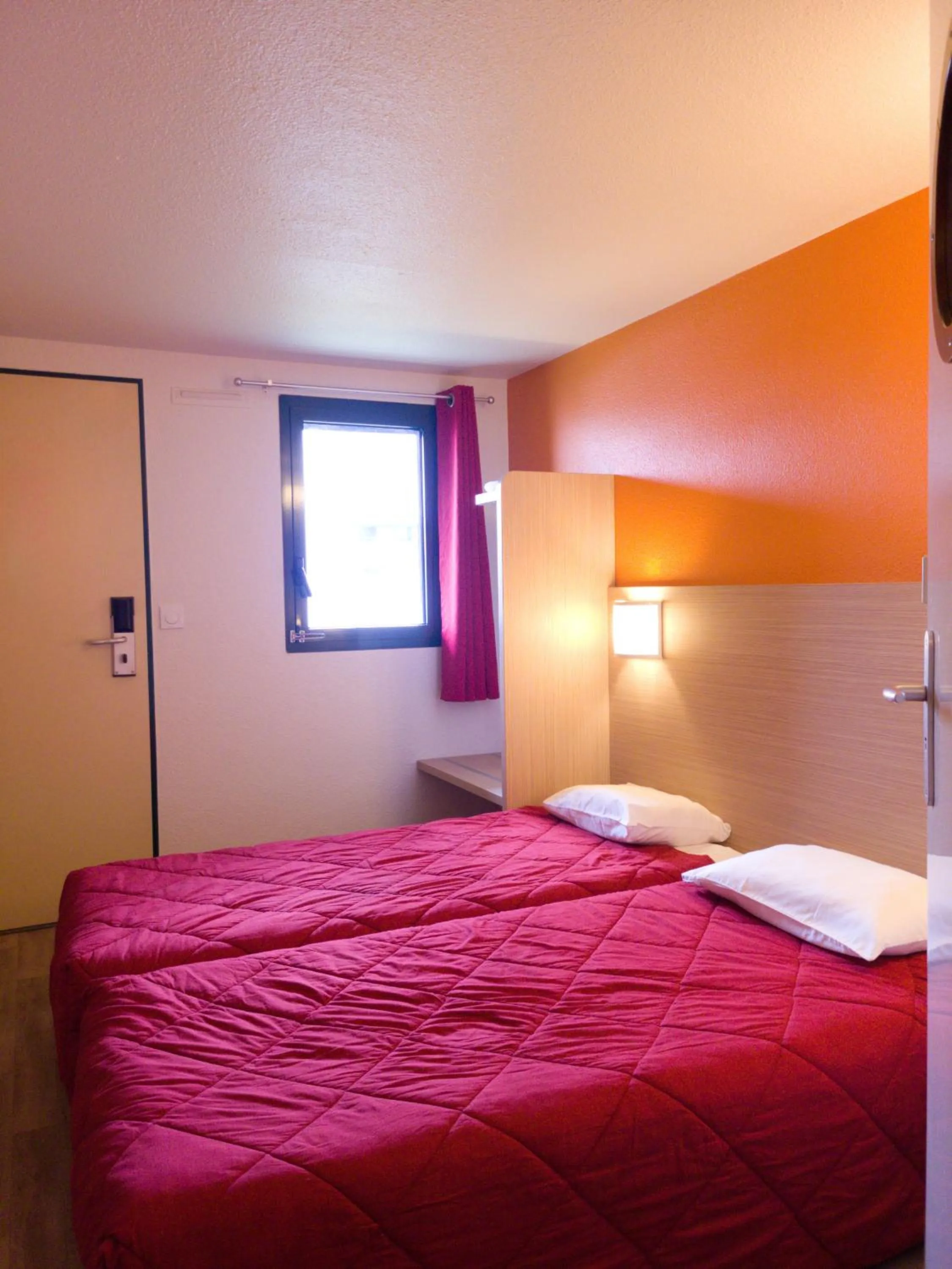 Bedroom, Bed in Premiere Classe Metz Nord - Semecourt