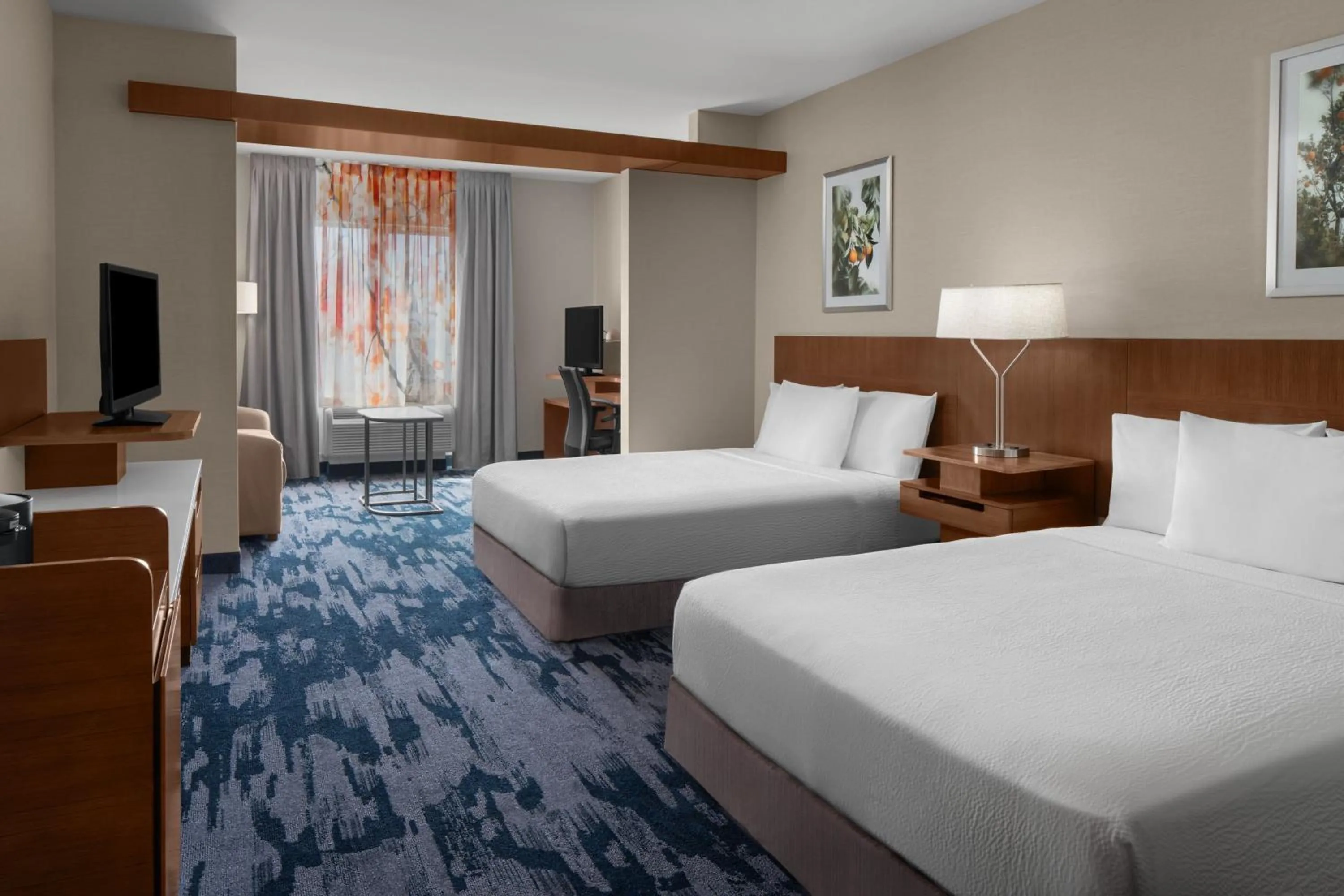 Photo of the whole room, Bed in Fairfield Inn & Suites by Marriott Tustin Orange County
