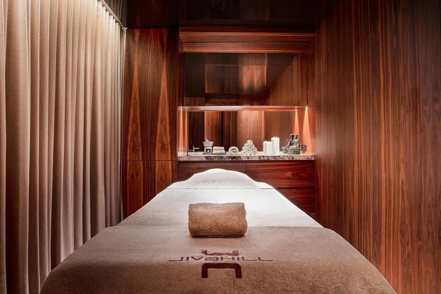 Massage, Bed in Jiva Hill Resort - Genève Massage, Bed in Jiva Hill Resort - Genève