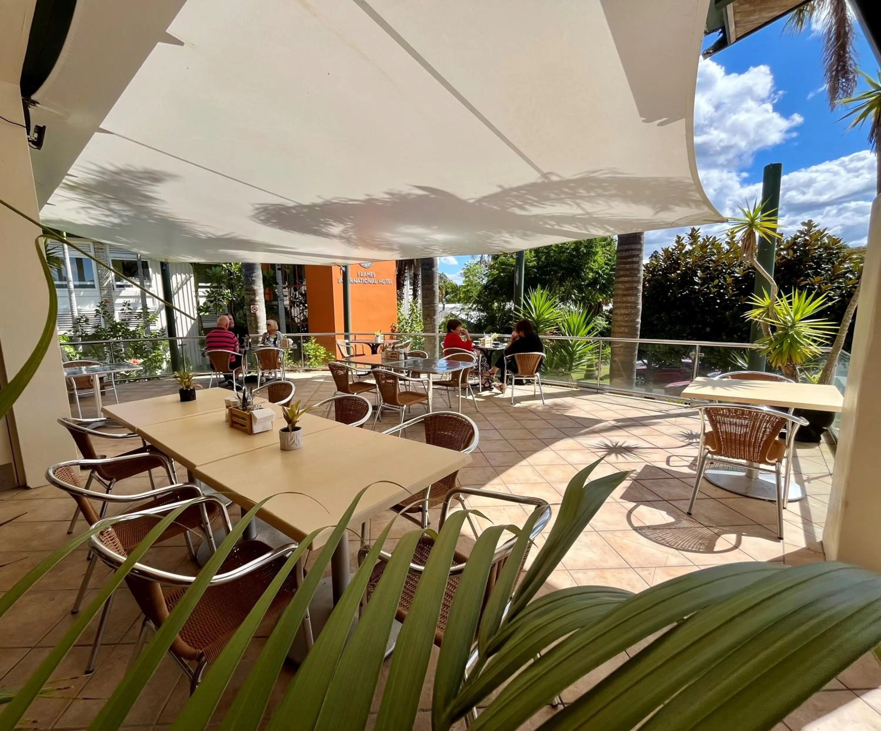 Patio in Comfort Hotel Flames Whangarei