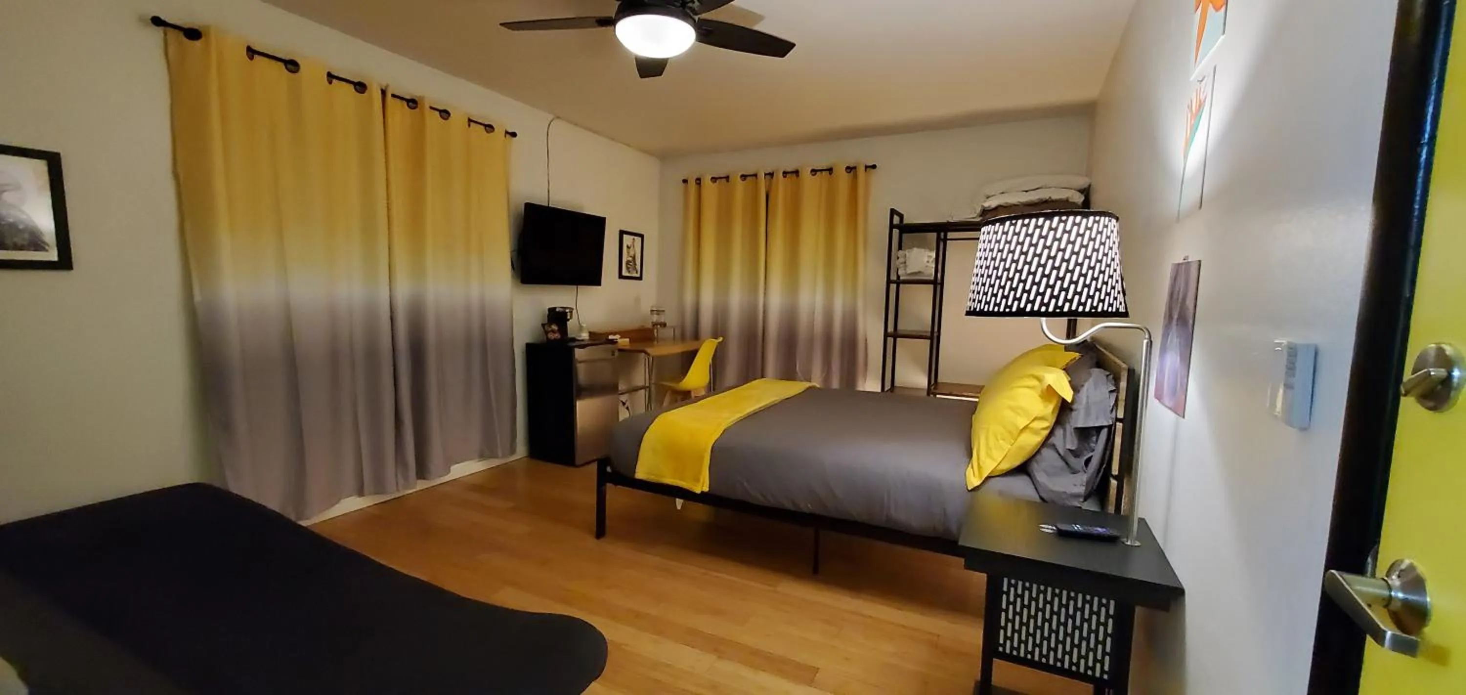 Bed in The Mammoth Inn