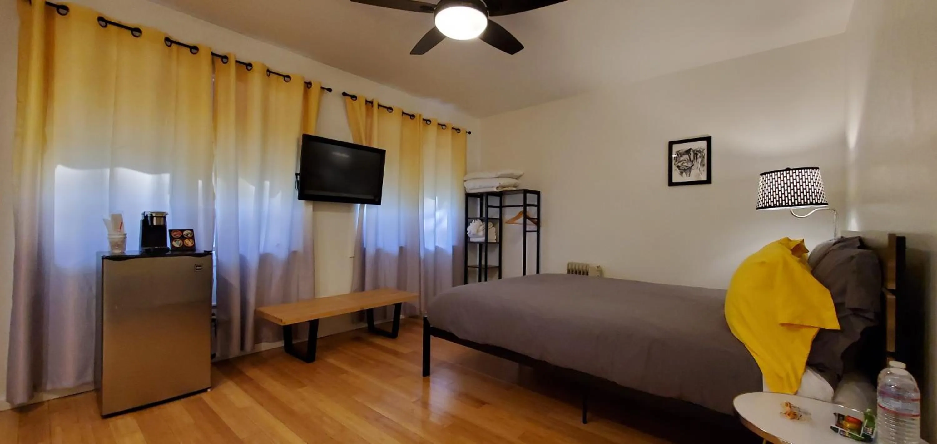 Bed in The Mammoth Inn