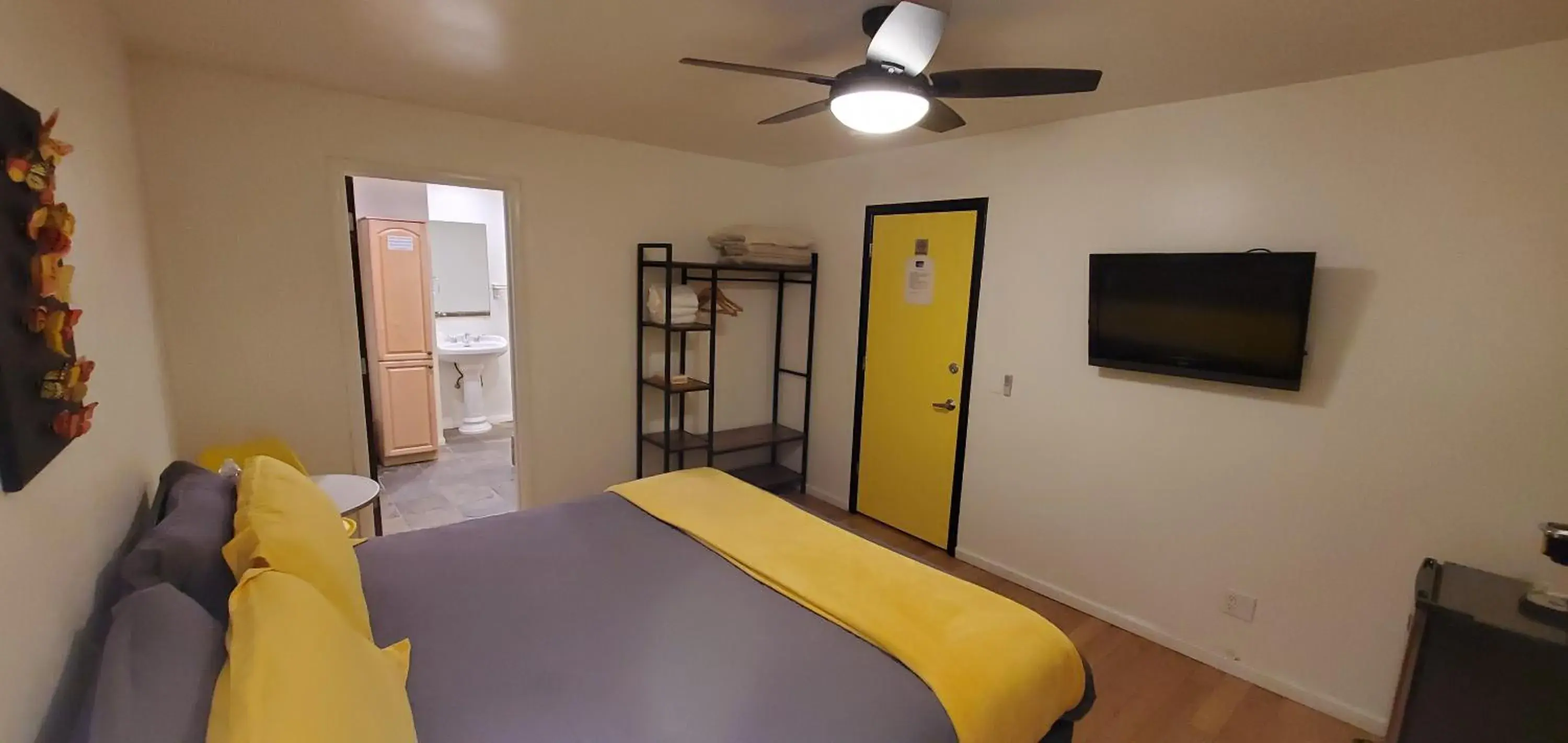 Bed in The Mammoth Inn Bed in The Mammoth Inn