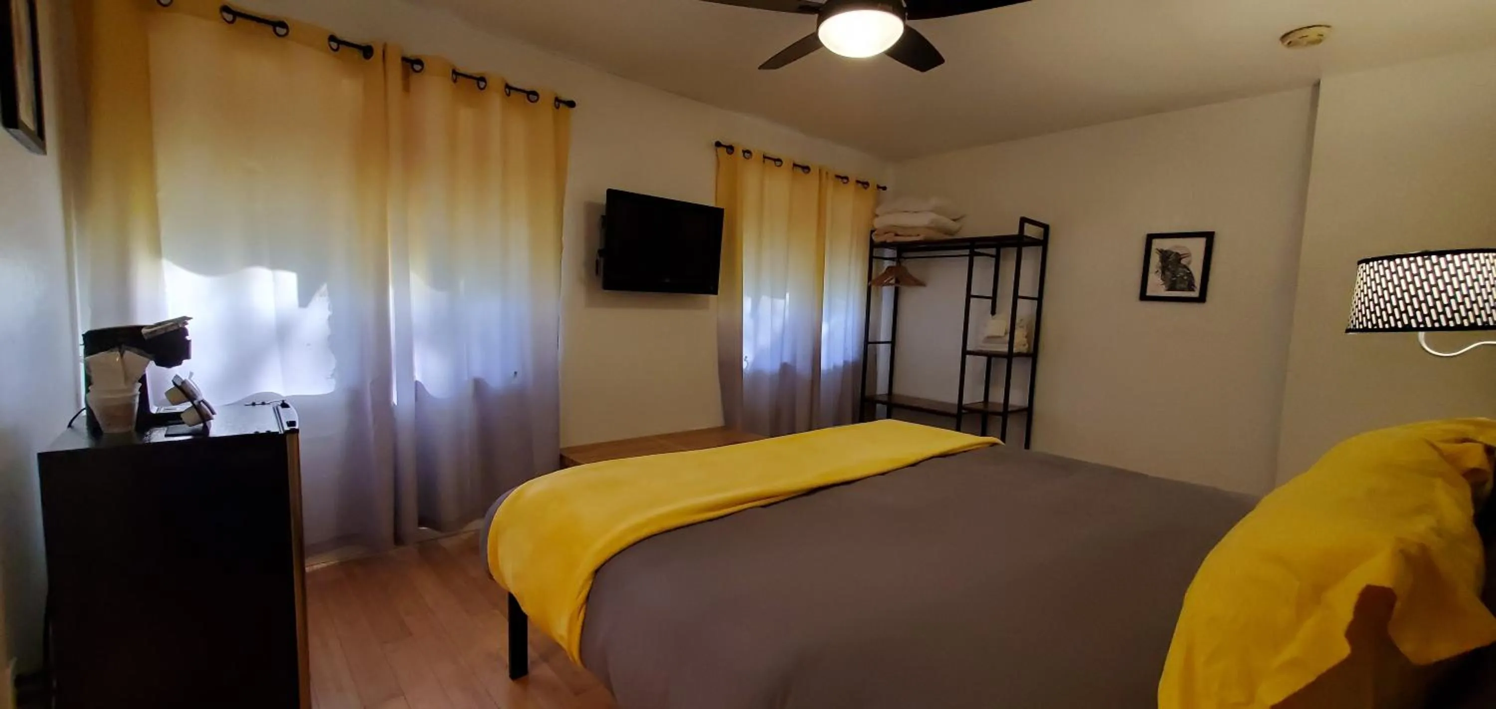 Bed in The Mammoth Inn