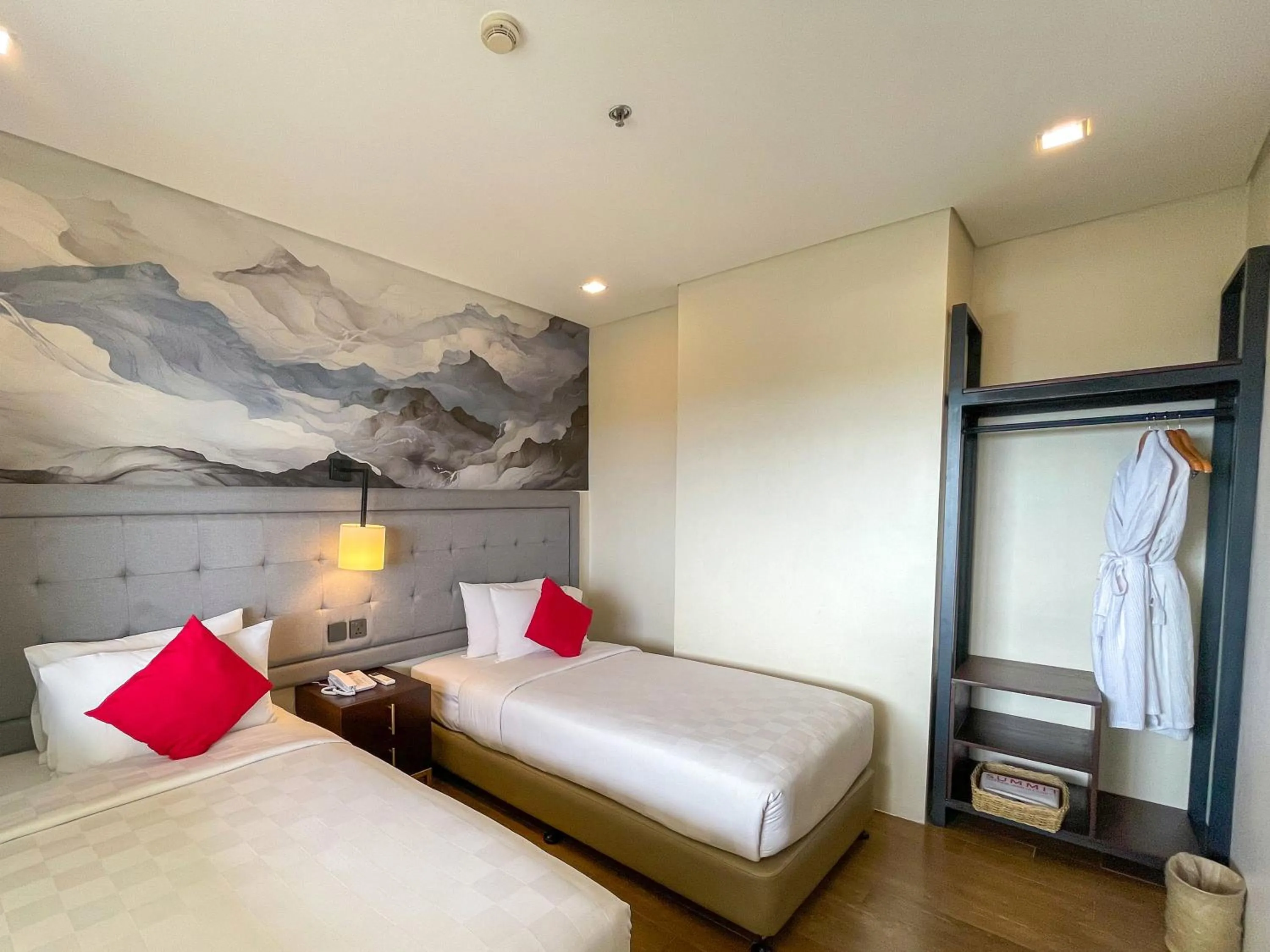 Bed in Summit Ridge Tagaytay - Newly Renovated