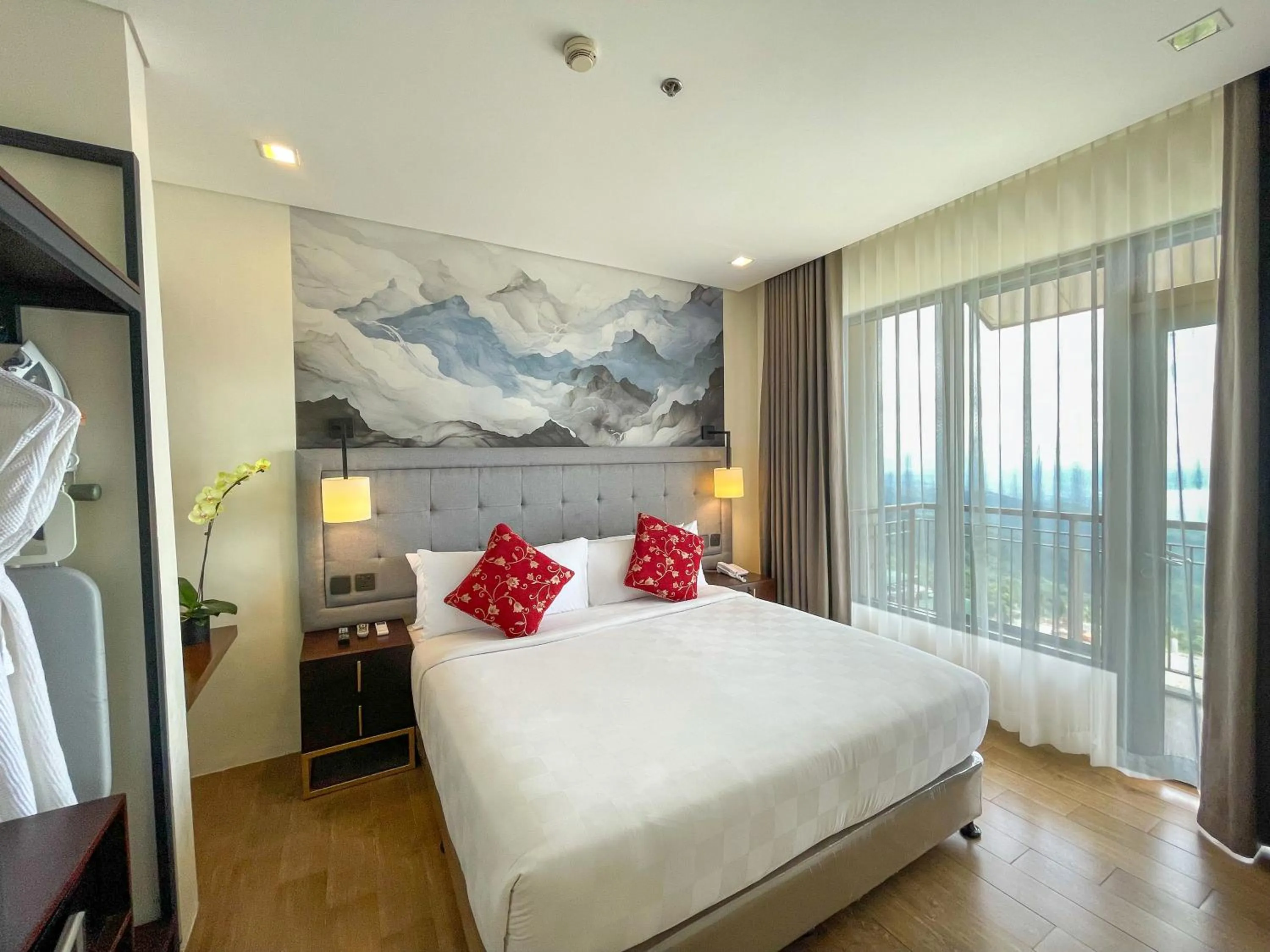 Bed in Summit Ridge Tagaytay - Newly Renovated