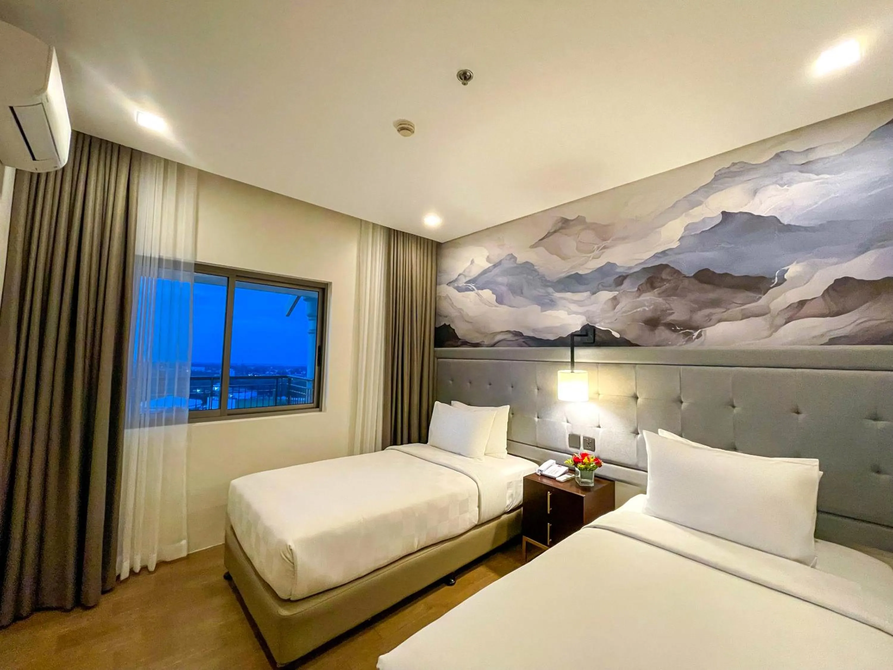 Bed in Summit Ridge Tagaytay - Newly Renovated