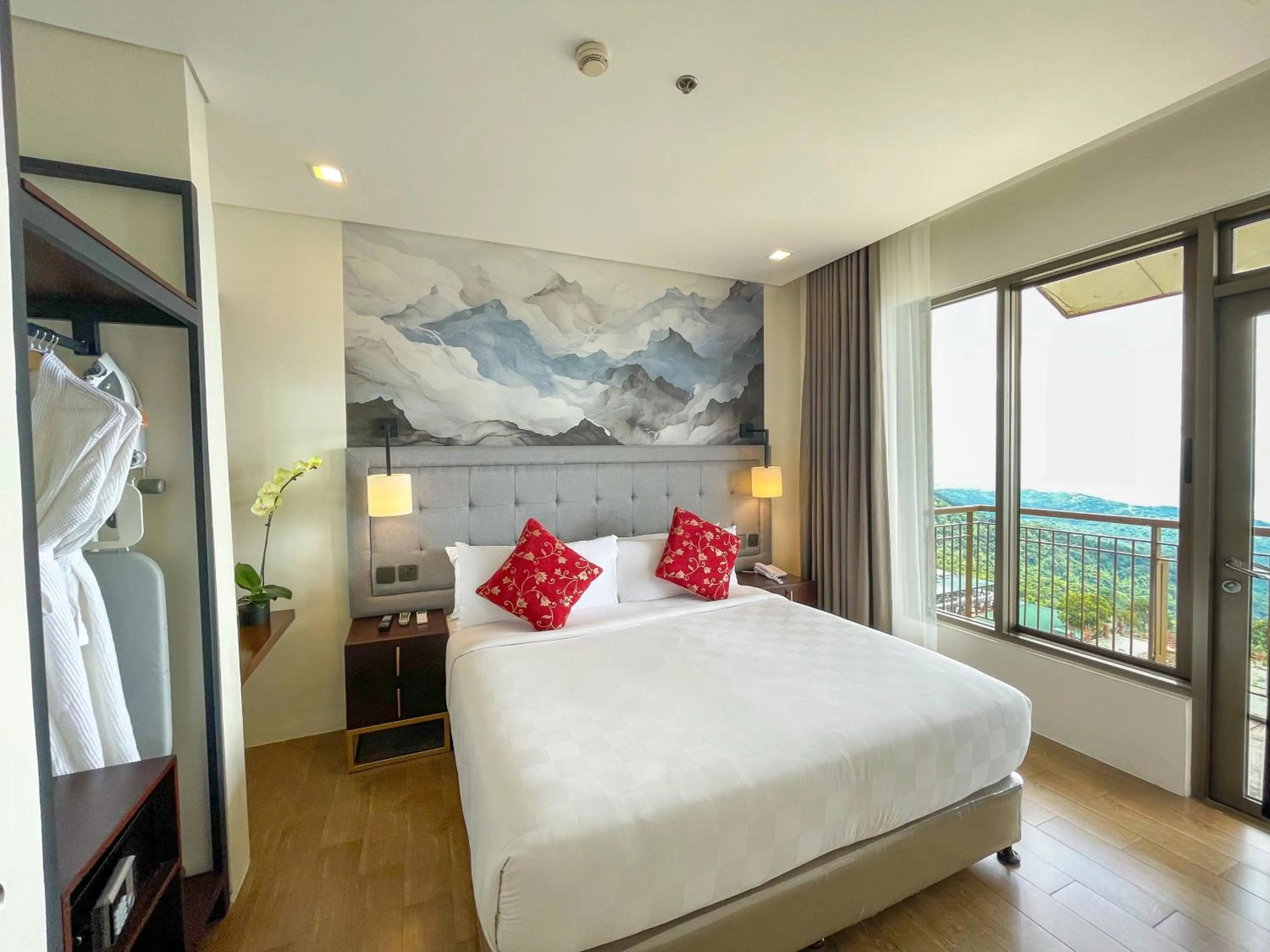 Bed in Summit Ridge Tagaytay - Newly Renovated