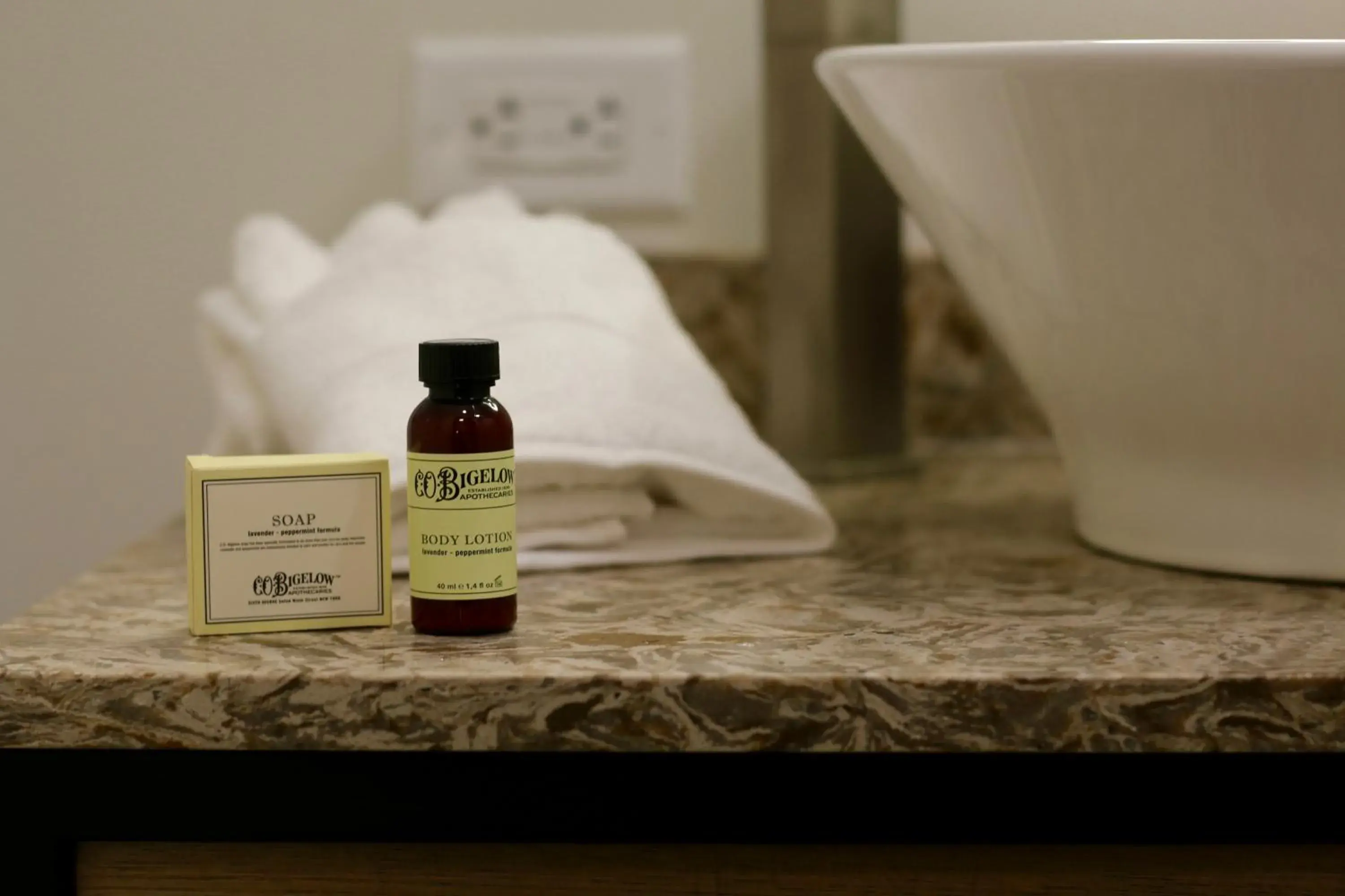 Queen Room with Two Queen Beds - Disability Access in Hotel Windrow Downtown Ellensburg Queen Room with Two Queen Beds - Disability Access in Hotel Windrow Downtown Ellensburg