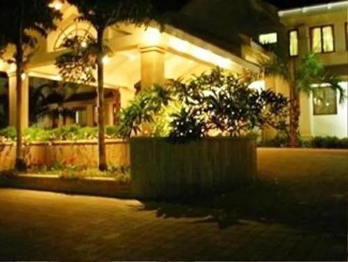 Property building in Palm Meadows Resort