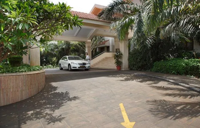 Facade/entrance in Palm Meadows Resort