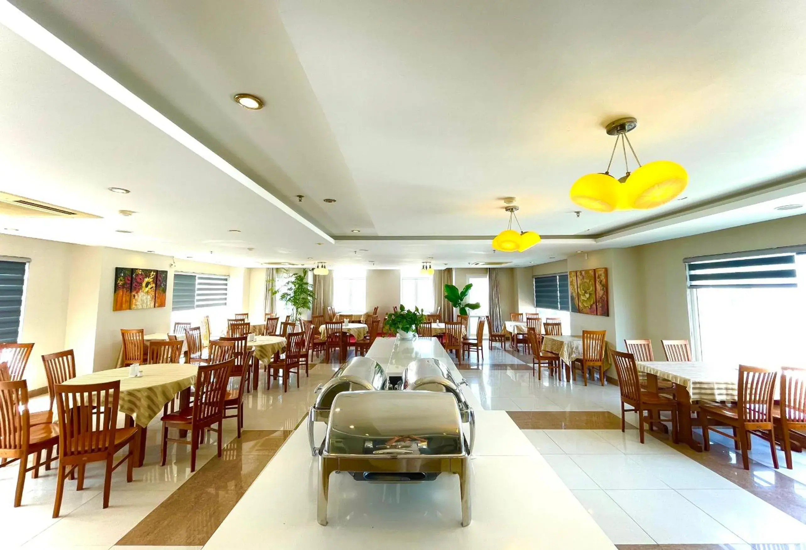 Restaurant/places to eat in Hoang Sa Hotel Restaurant/places to eat in Hoang Sa Hotel