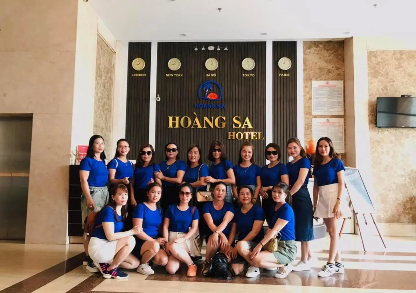 group of guests in Hoang Sa Hotel