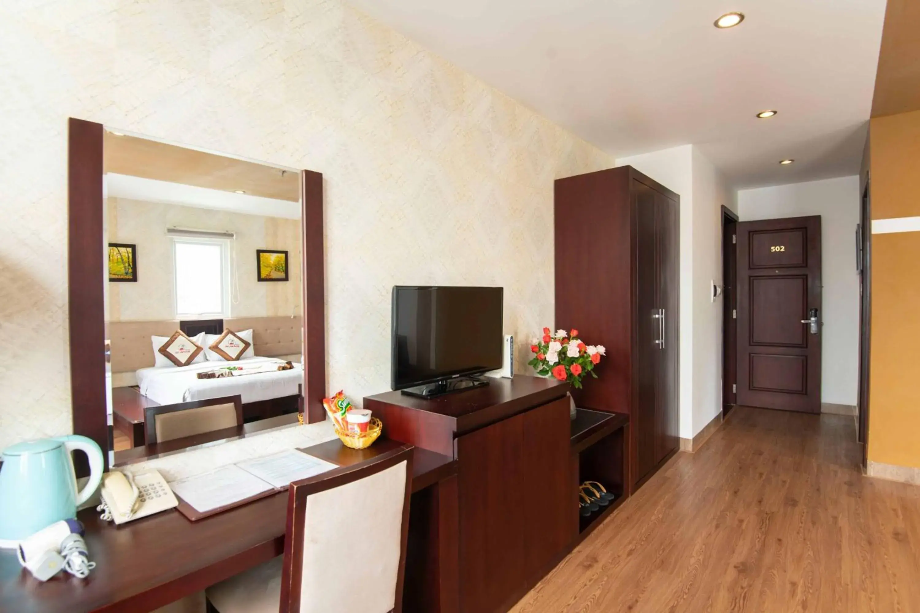Property building, Bed in Hoang Sa Hotel Property building, Bed in Hoang Sa Hotel