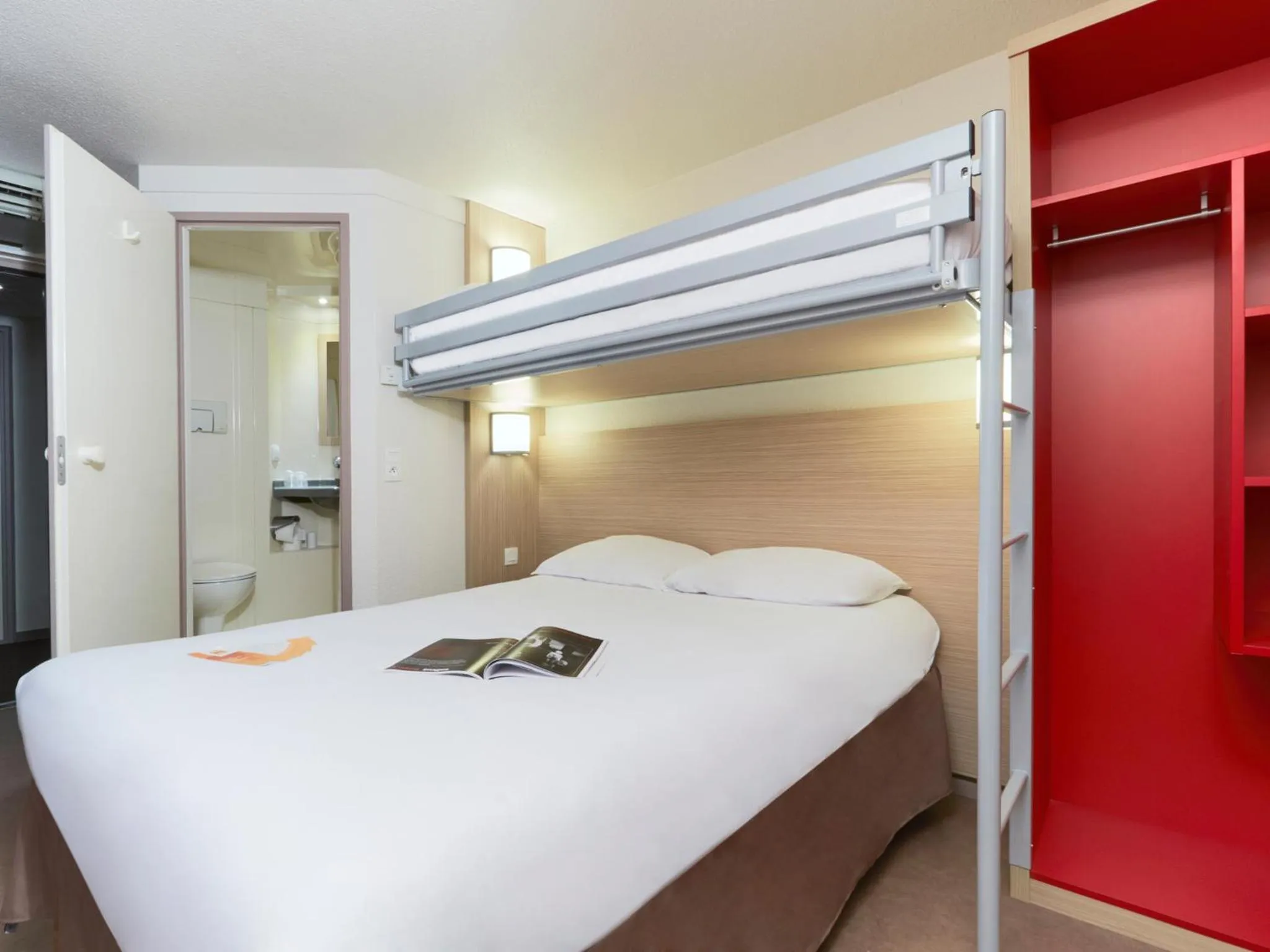 Photo of the whole room, Bed in Première Classe Chalon Sur Saône