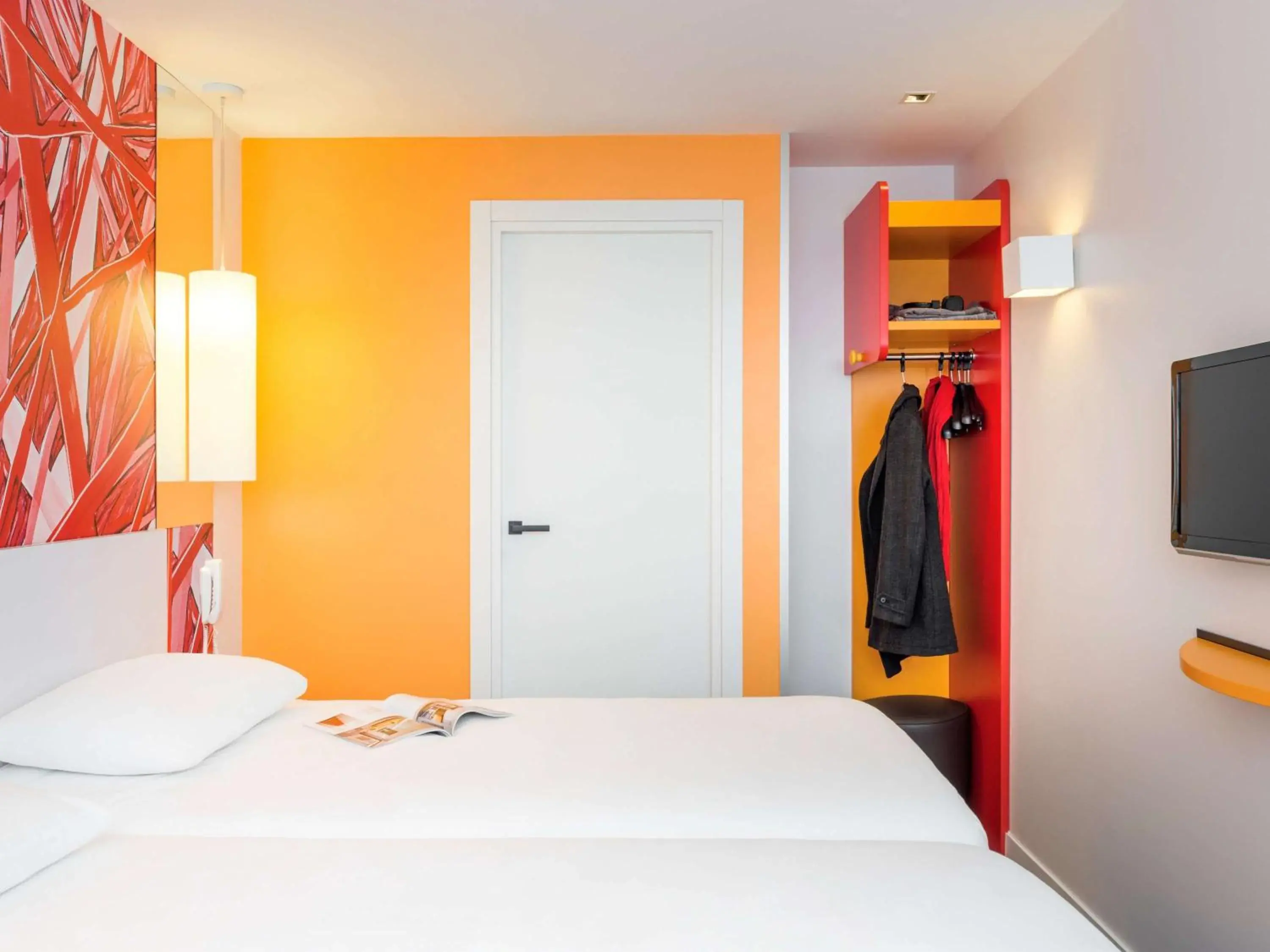 Photo of the whole room, Bed in ibis Styles Paris La Défense Courbevoie Photo of the whole room, Bed in ibis Styles Paris La Défense Courbevoie